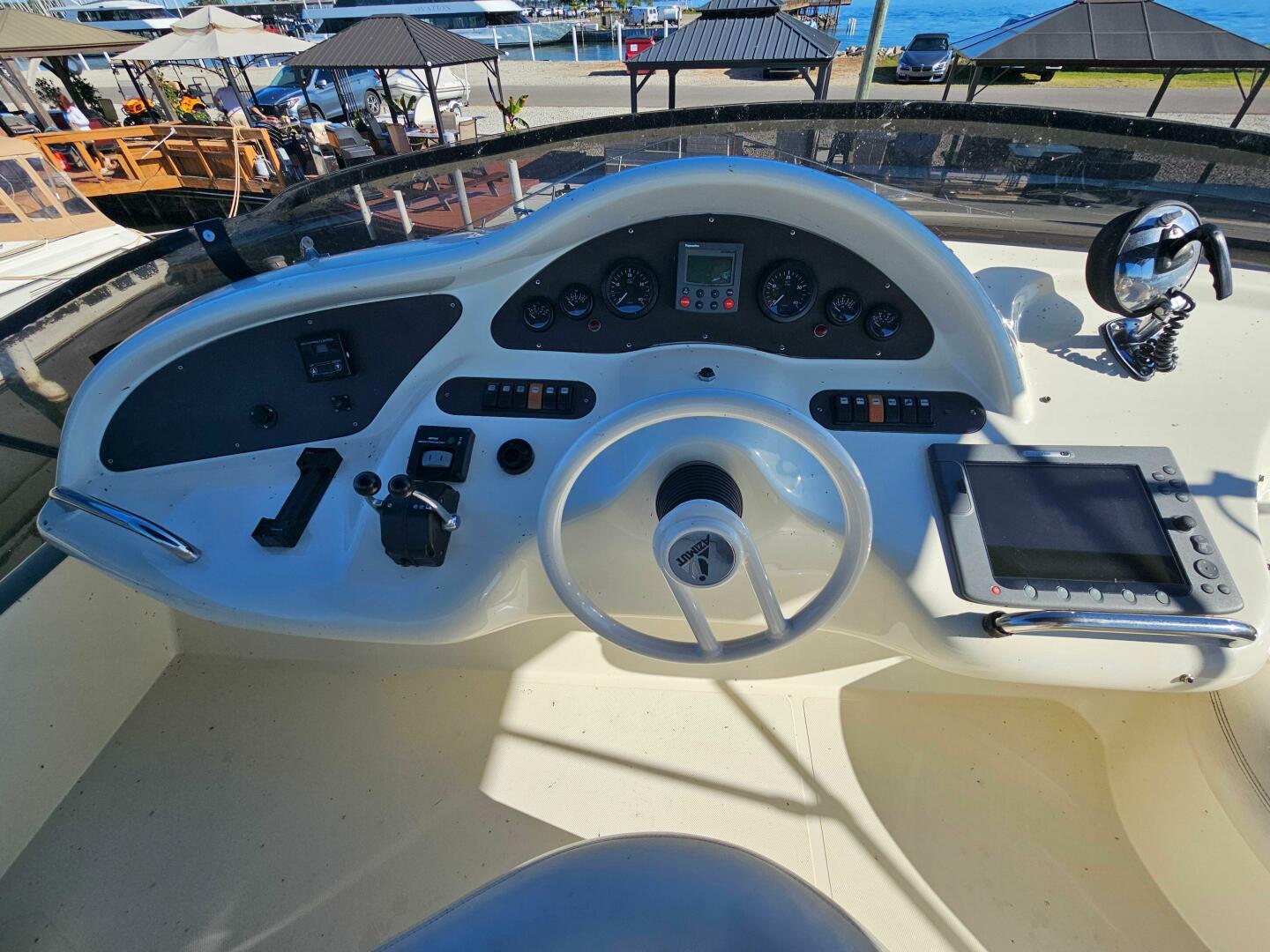 2003 Azimut 46 Motor Yacht - Image 12