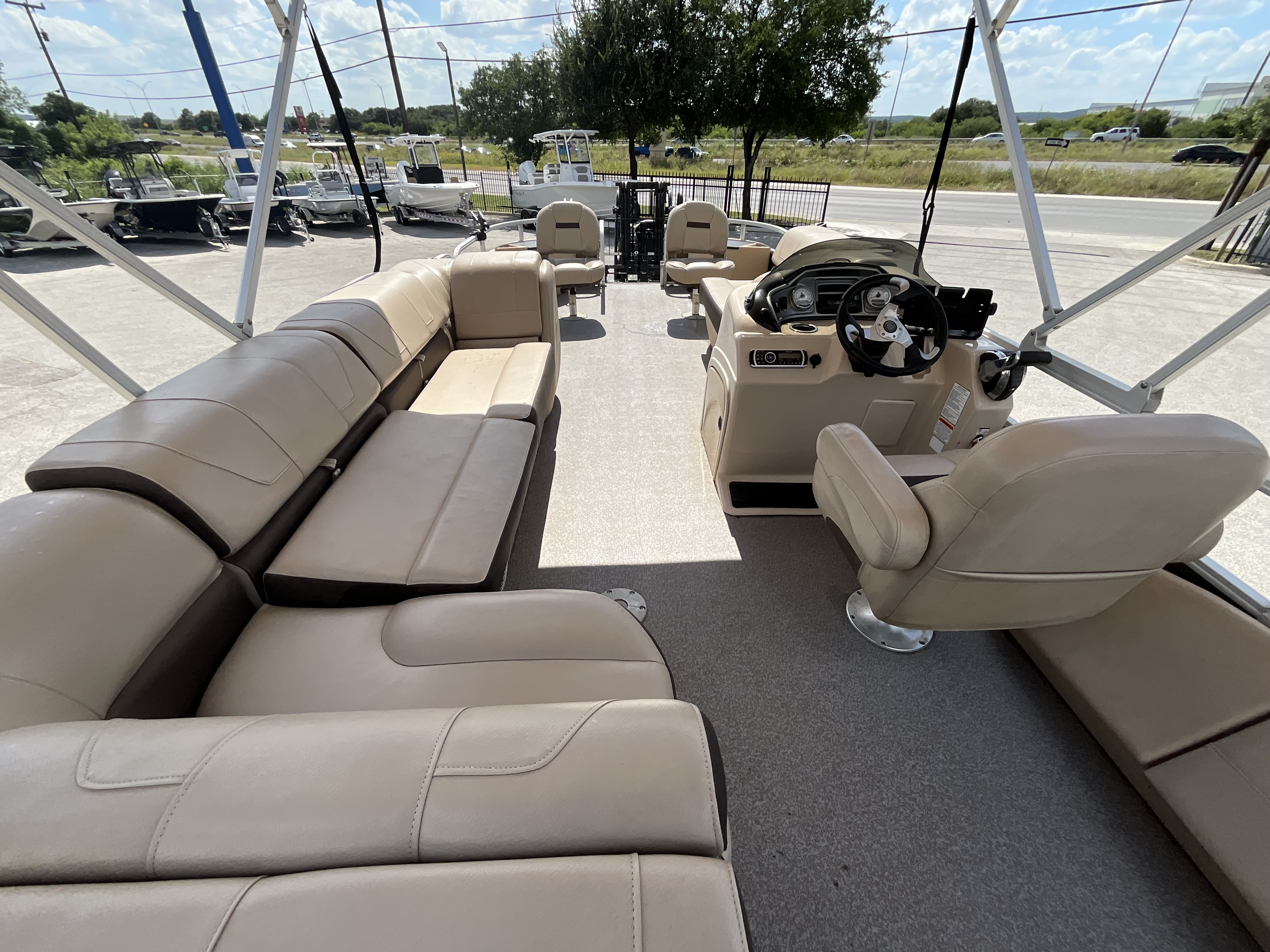 2018 TRACKER 2018 PARTY BARGE 24 XP3 - Image 11