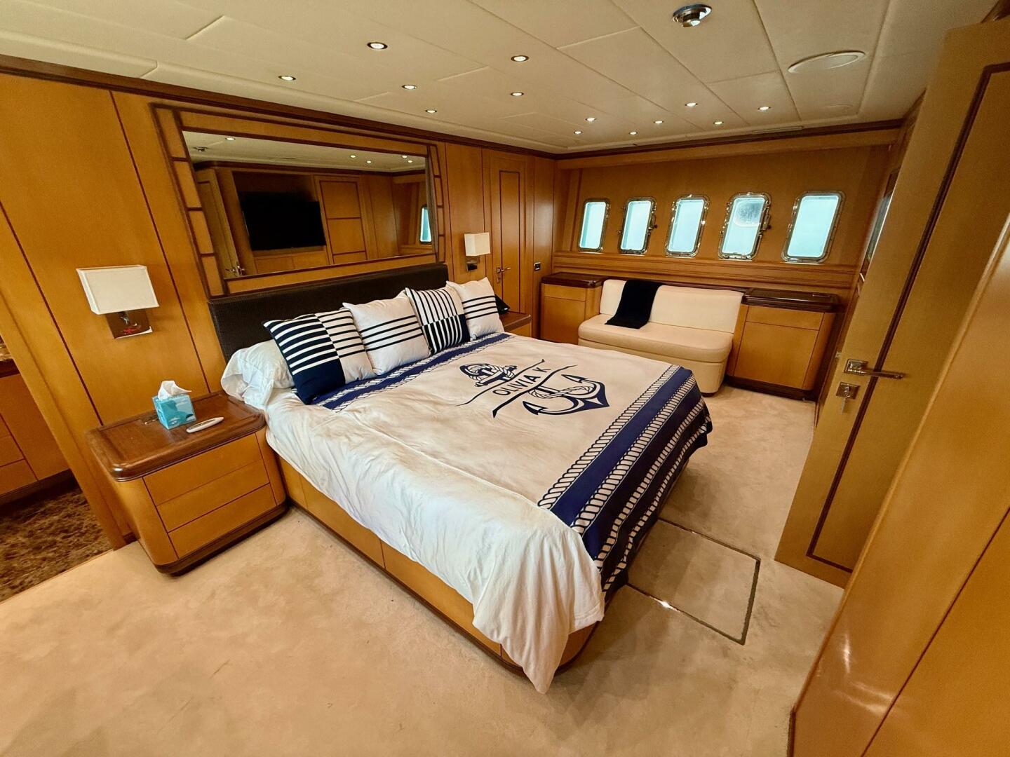 2005 Mangusta 92 - Image 11
