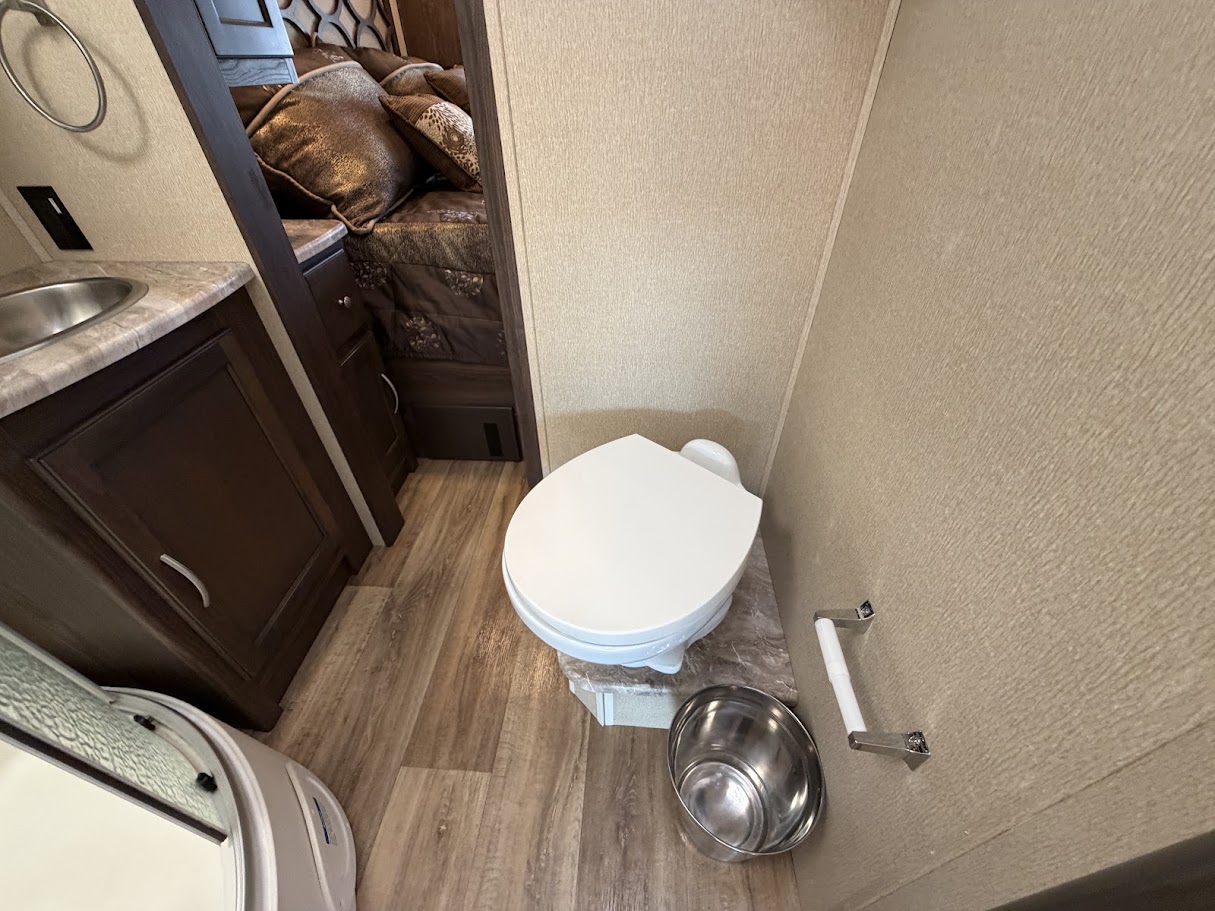 2019 COACHMEN PURSUIT 31BH - Image 33