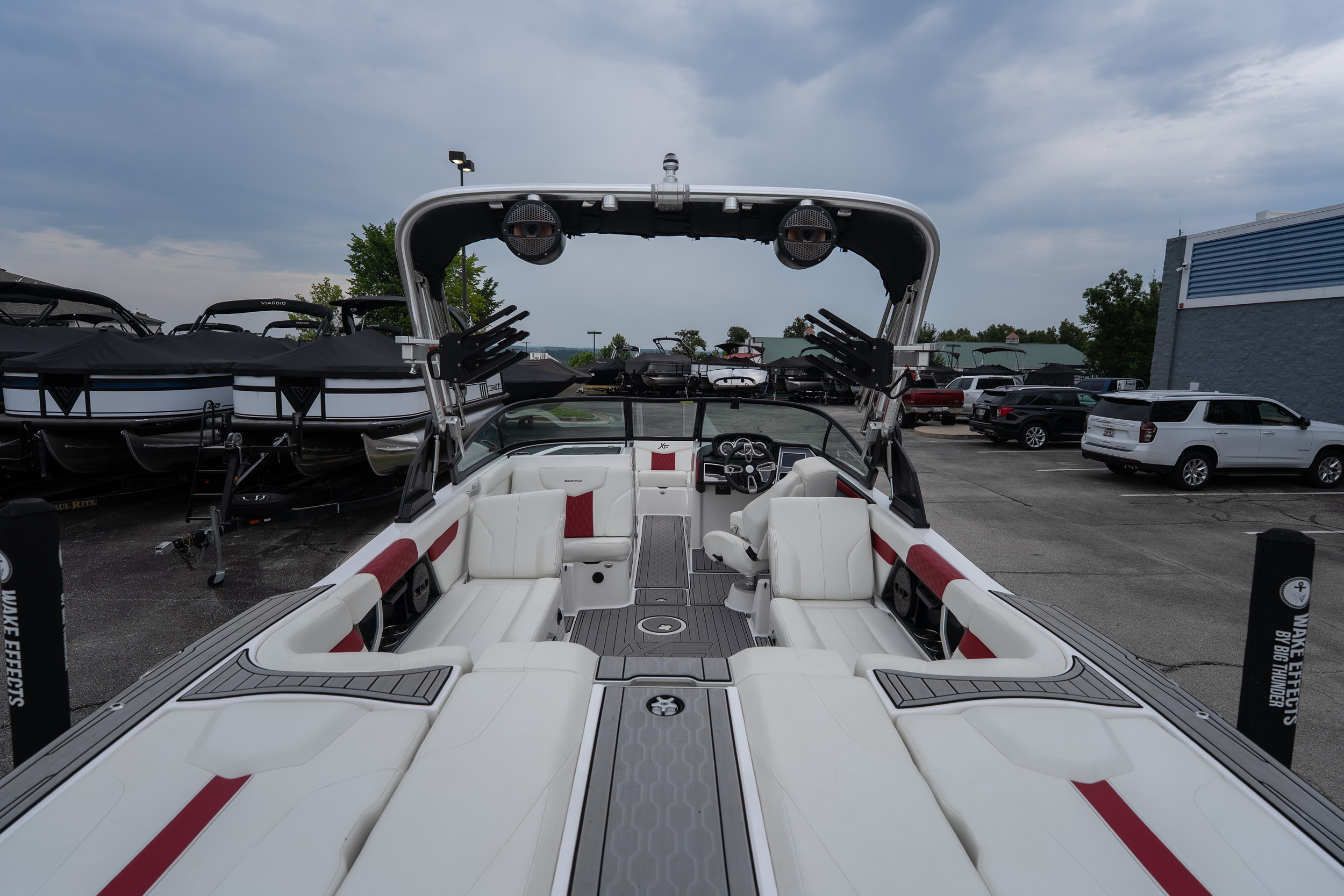 2023 MasterCraft XT24 - Image 11