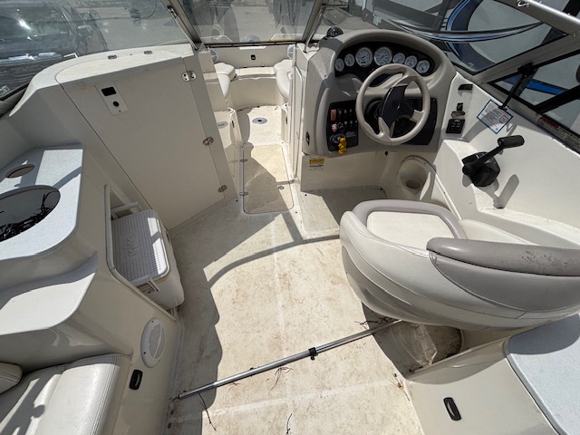2004 STINGRAY 220DR - Image 14