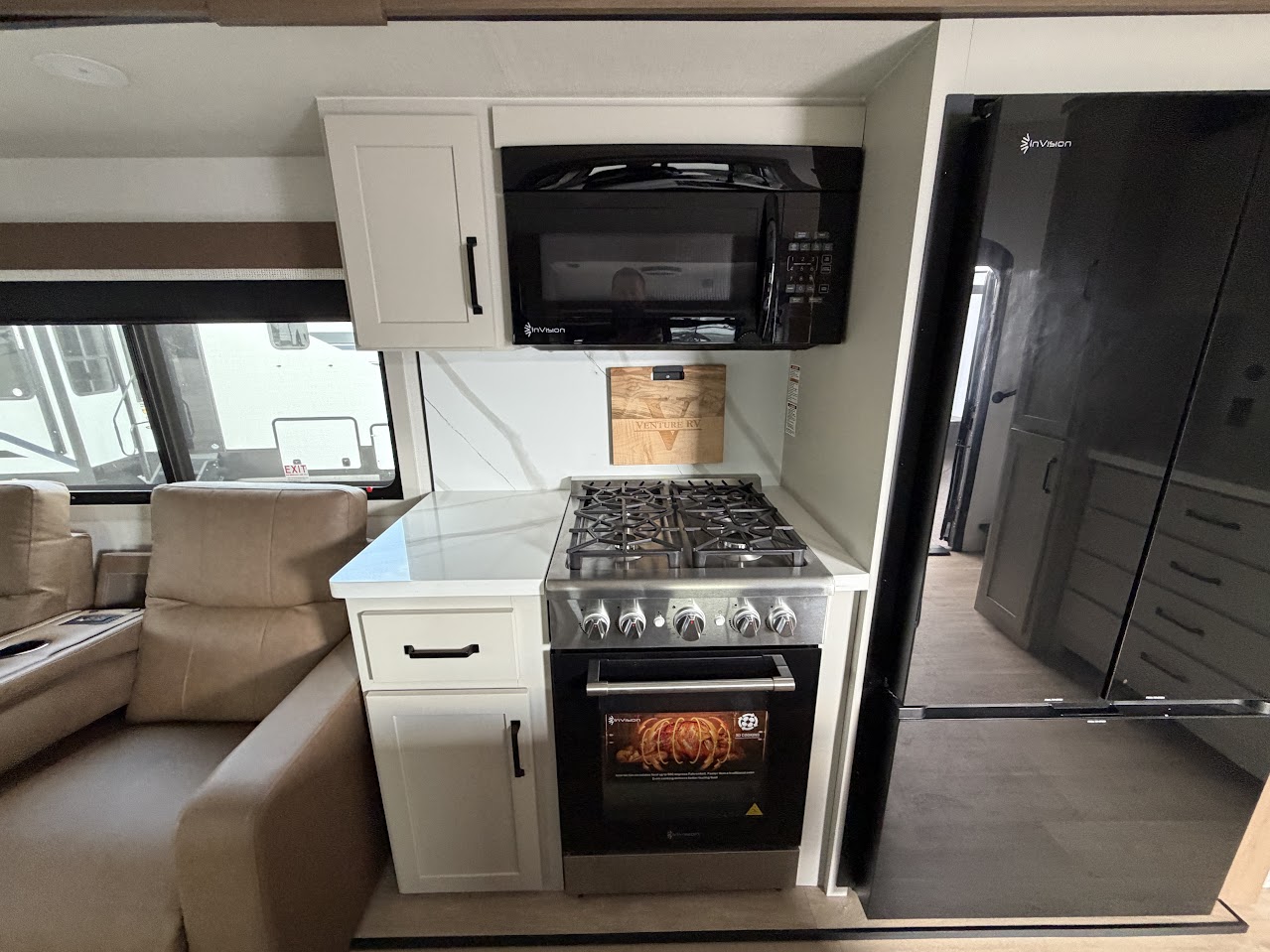 2027 VENTURE RV SPORTTREK 353VIK - Image 19