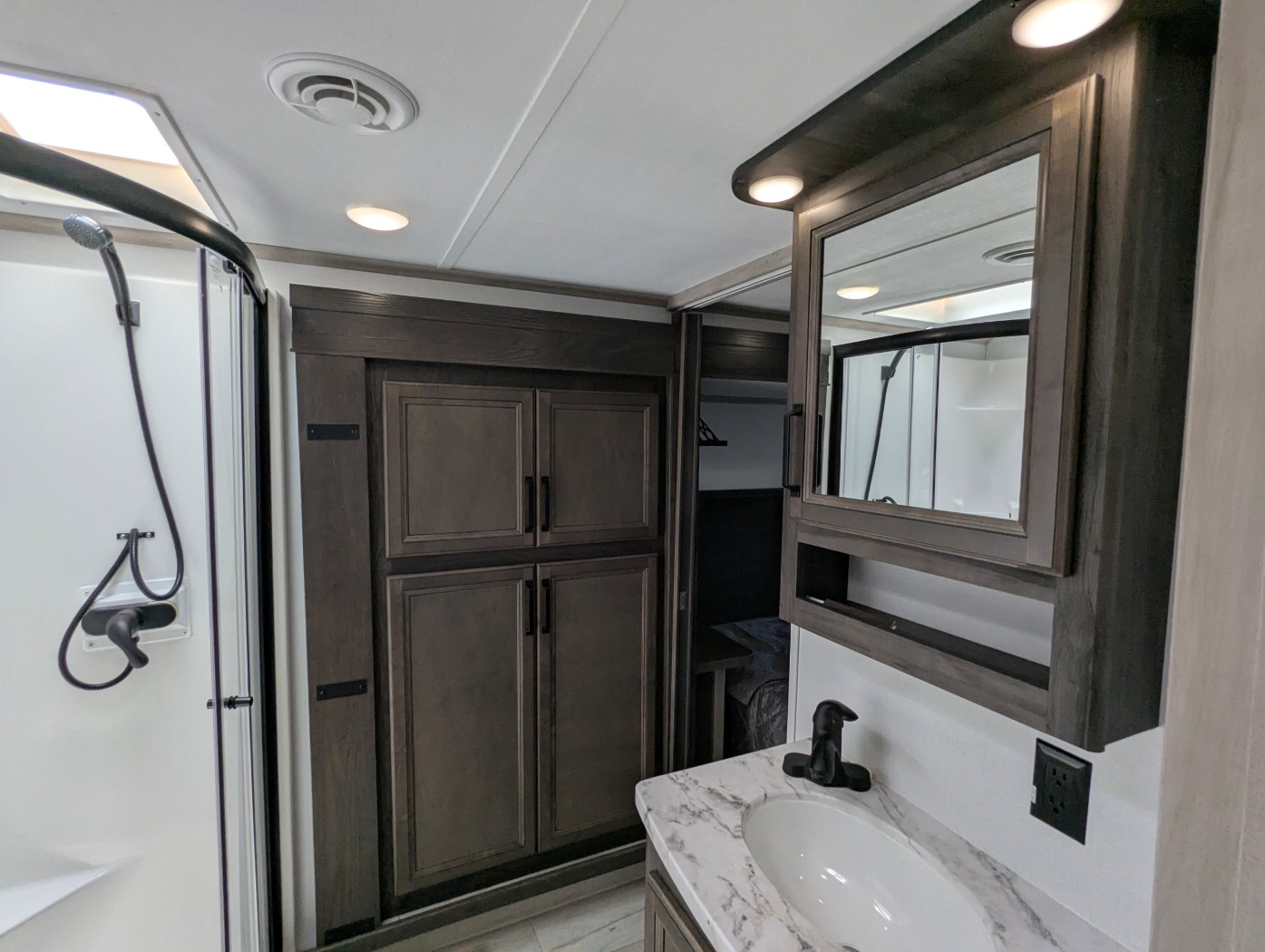 2024 Keystone Montana High Country 351BH - Image 14