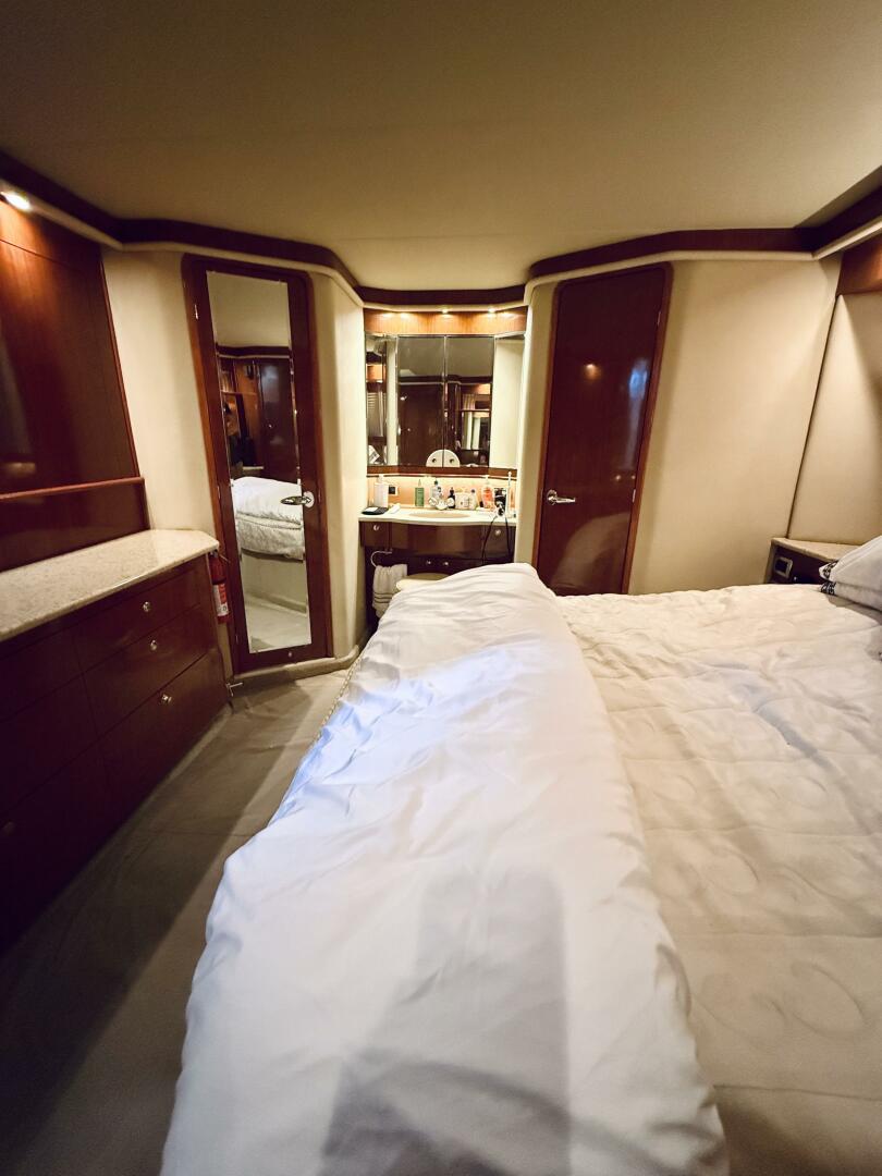 2003 Sea Ray 480 Motor Yacht - Image 56