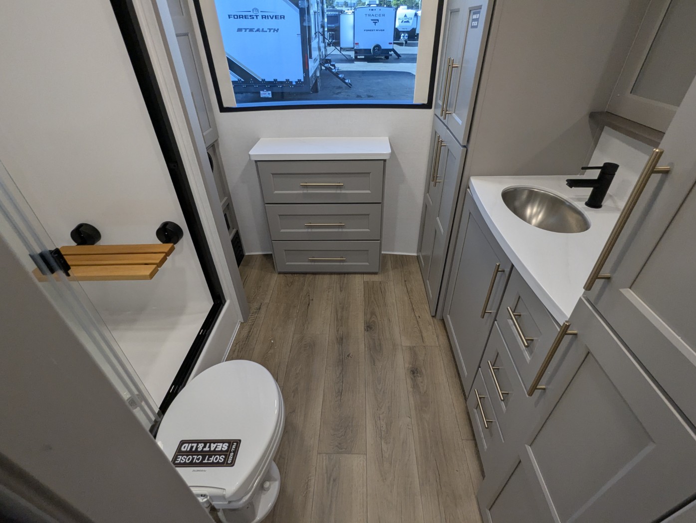 2026 Alliance RV Benchmark 44LFT - Image 29