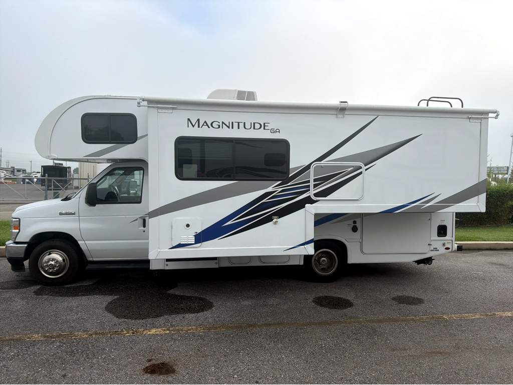 2025 Thor Motor Coach MAGNITUDE GA24 - Image 4