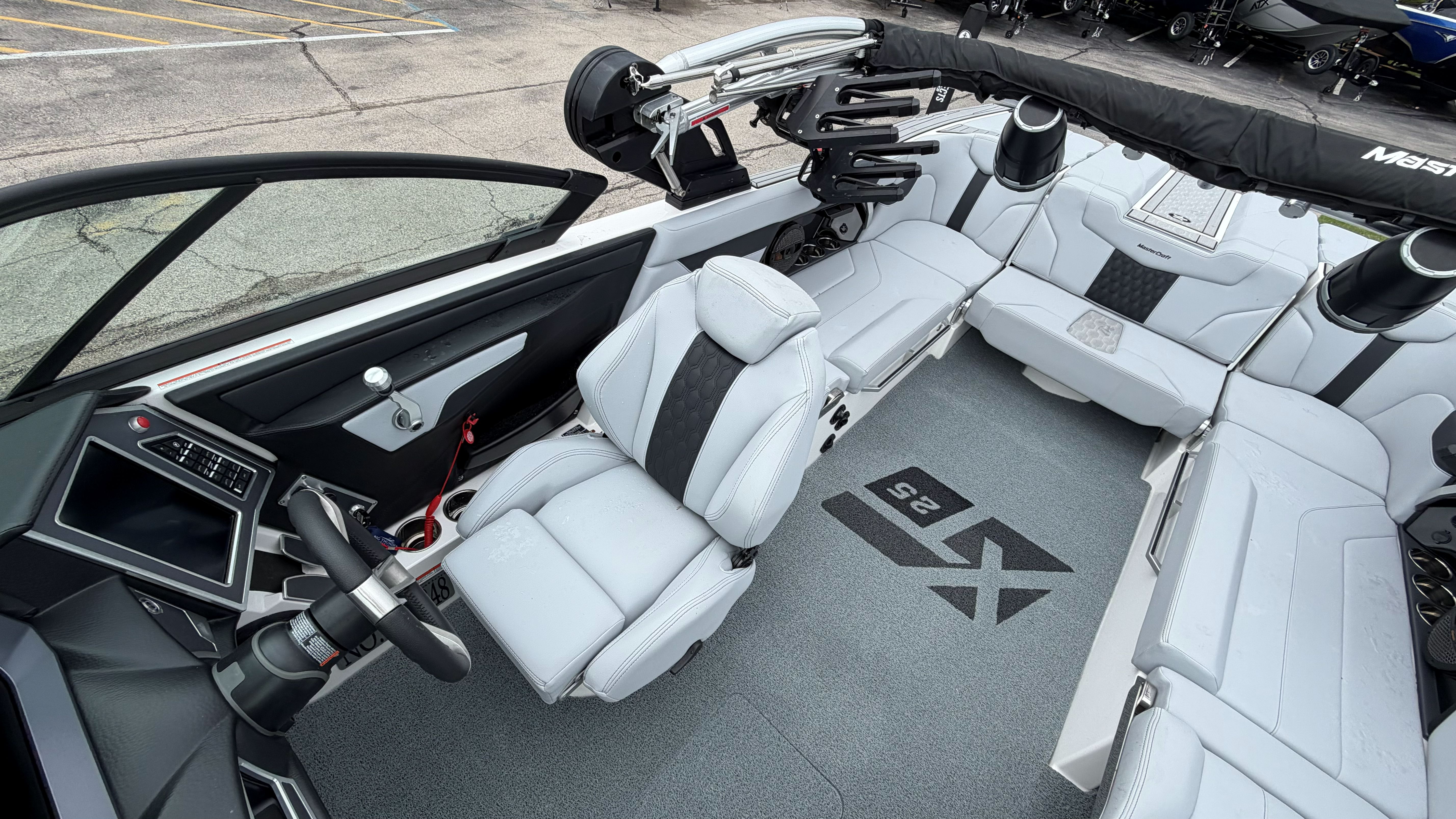 2024 MasterCraft XT25 - Image 49