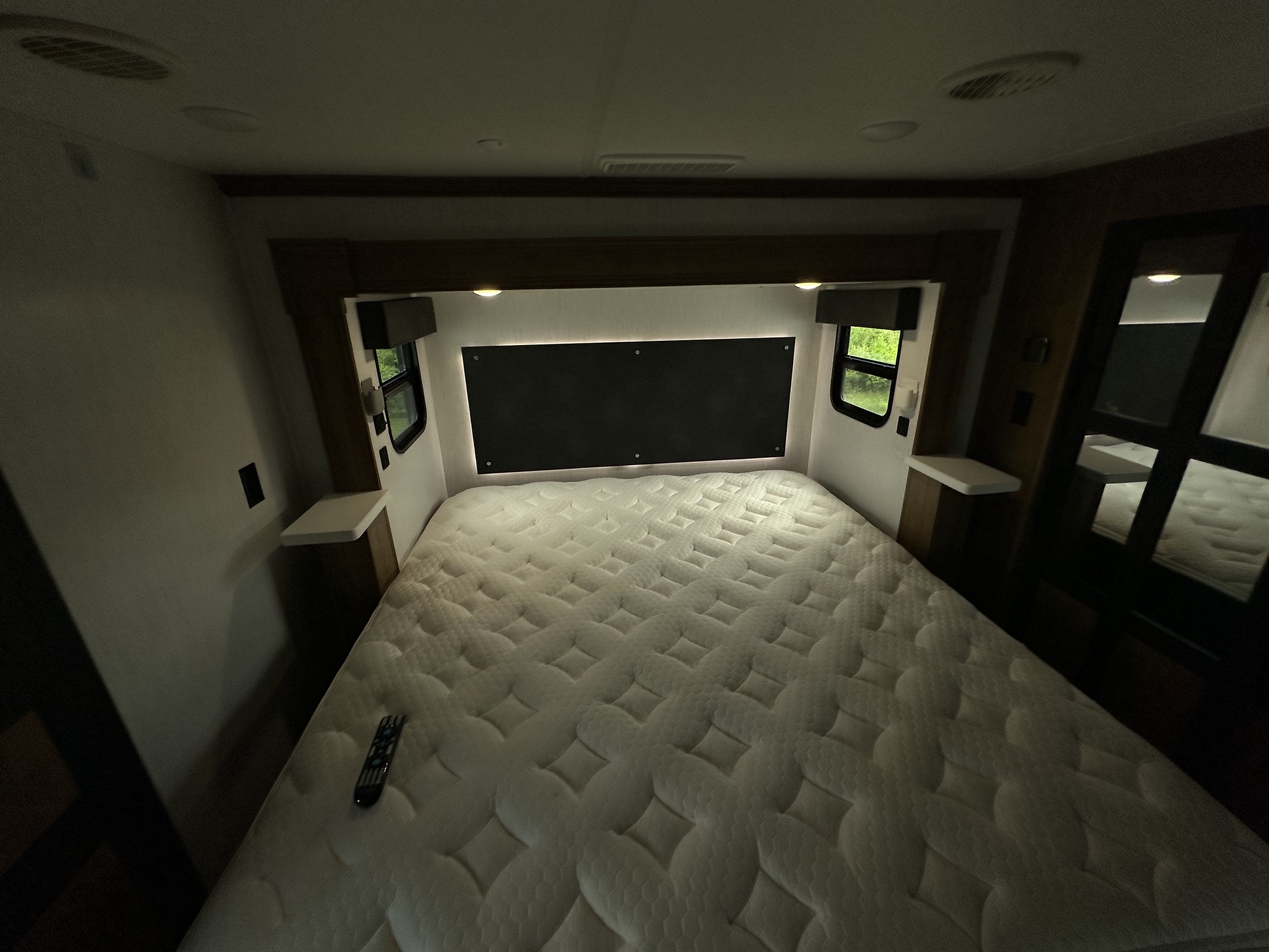 2022 Heartland RV Bighorn 3300DL - Image 13