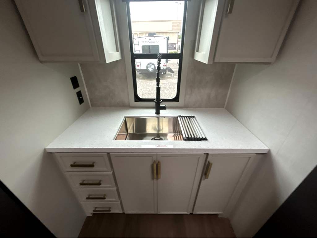2027 VENTURE RV STRATUS 231VRK - Image 19