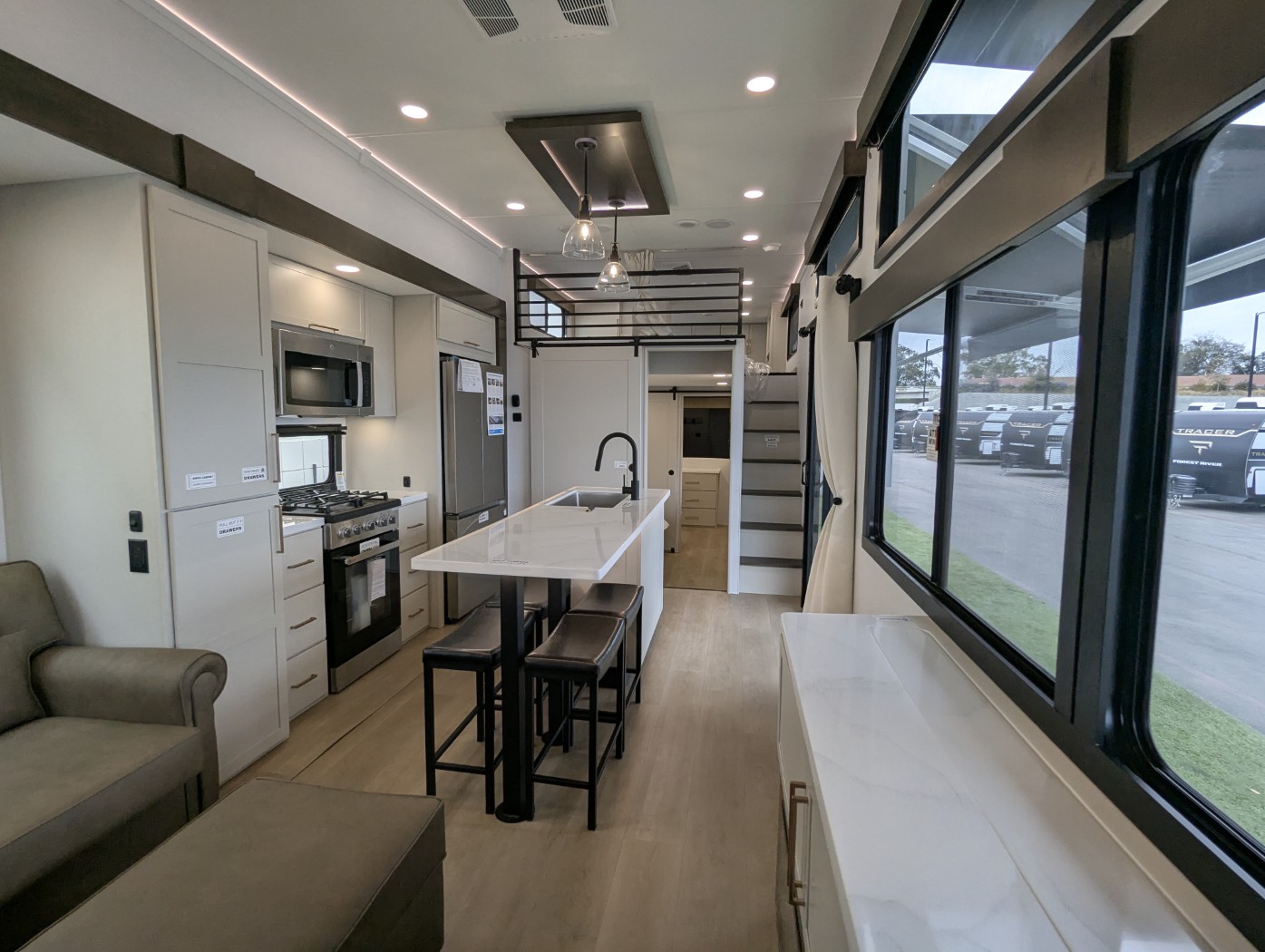 2027 Alliance RV Benchmark 44LFT - Image 20
