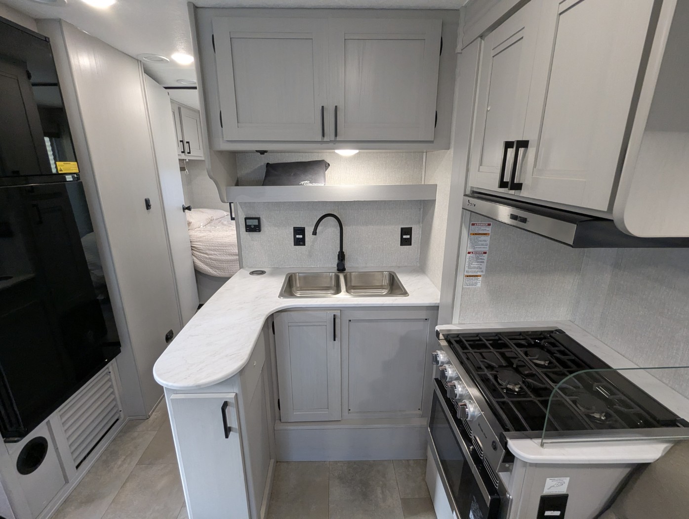 2025 Coachmen Leprechaun 260QB - Ford E-450 - Image 15