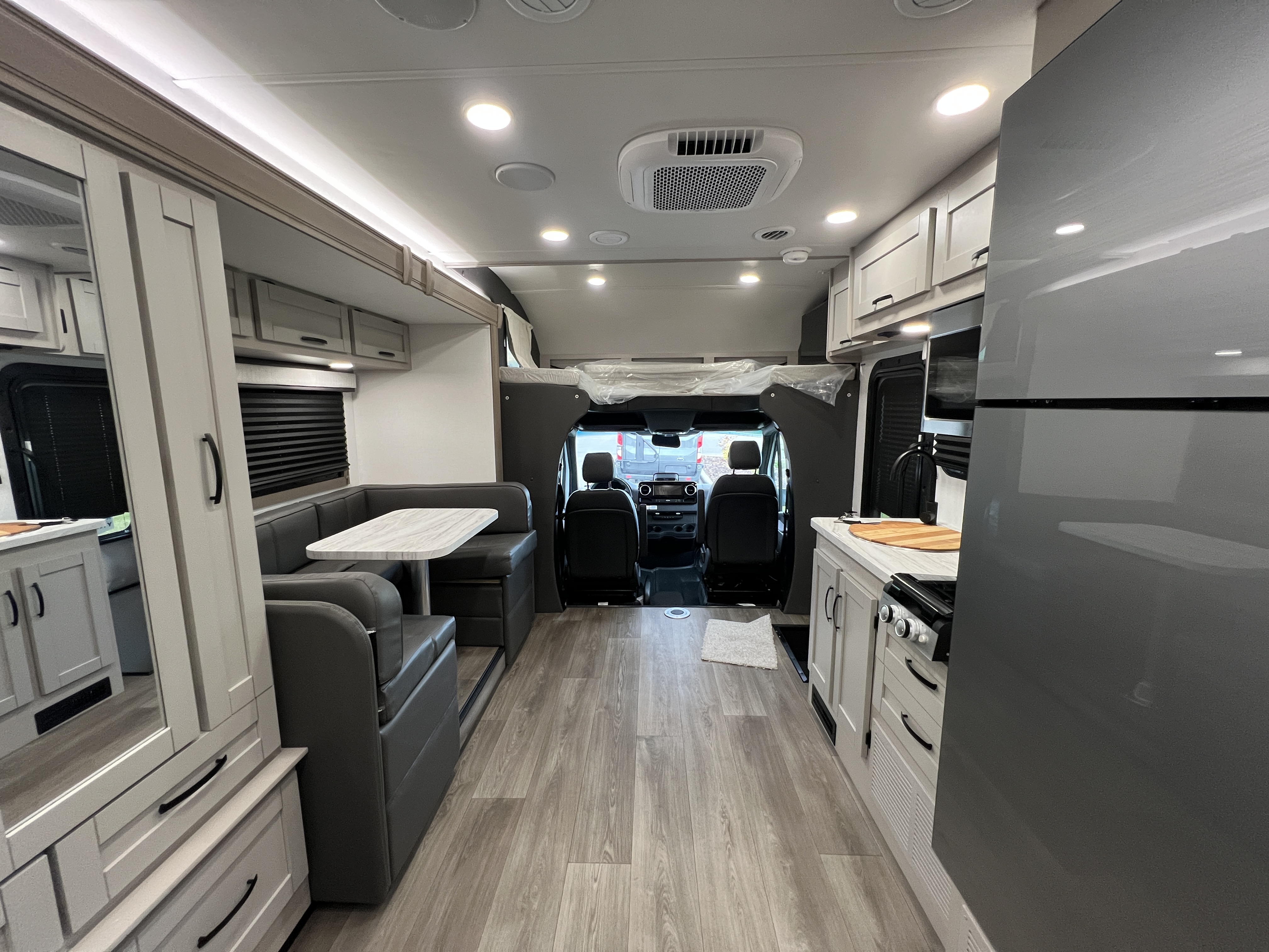 2027 Jayco Melbourne 24L - Image 4