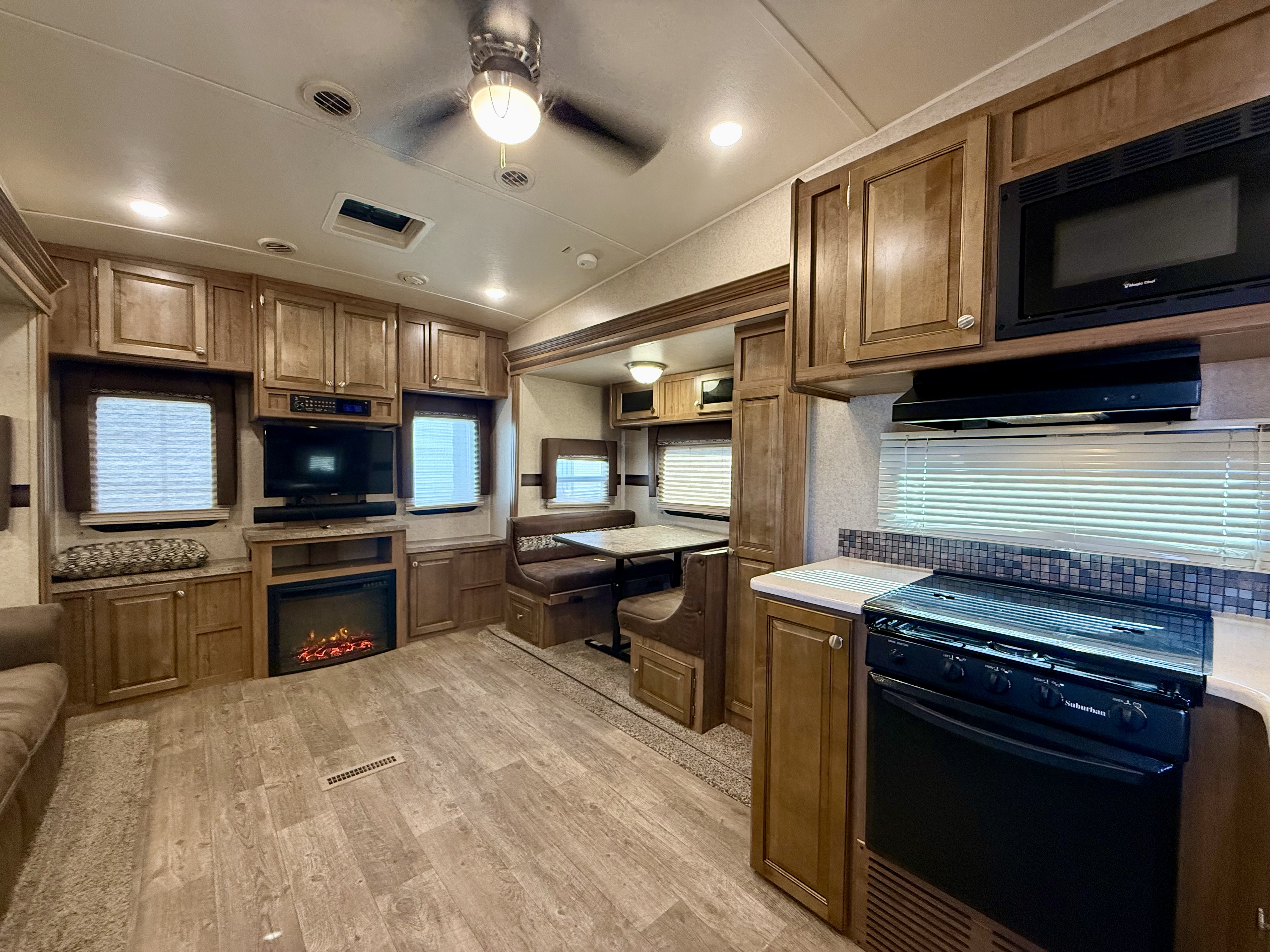 2018 Forest River Rockwood Ultra Lite 2650WS - Image 6