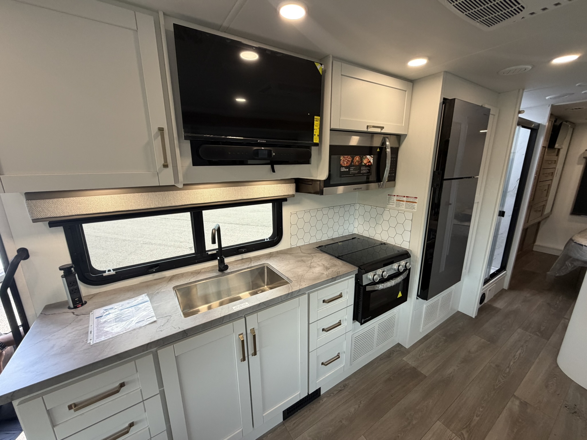 2027 JAYCO GREYHAWK 29MV - Image 29