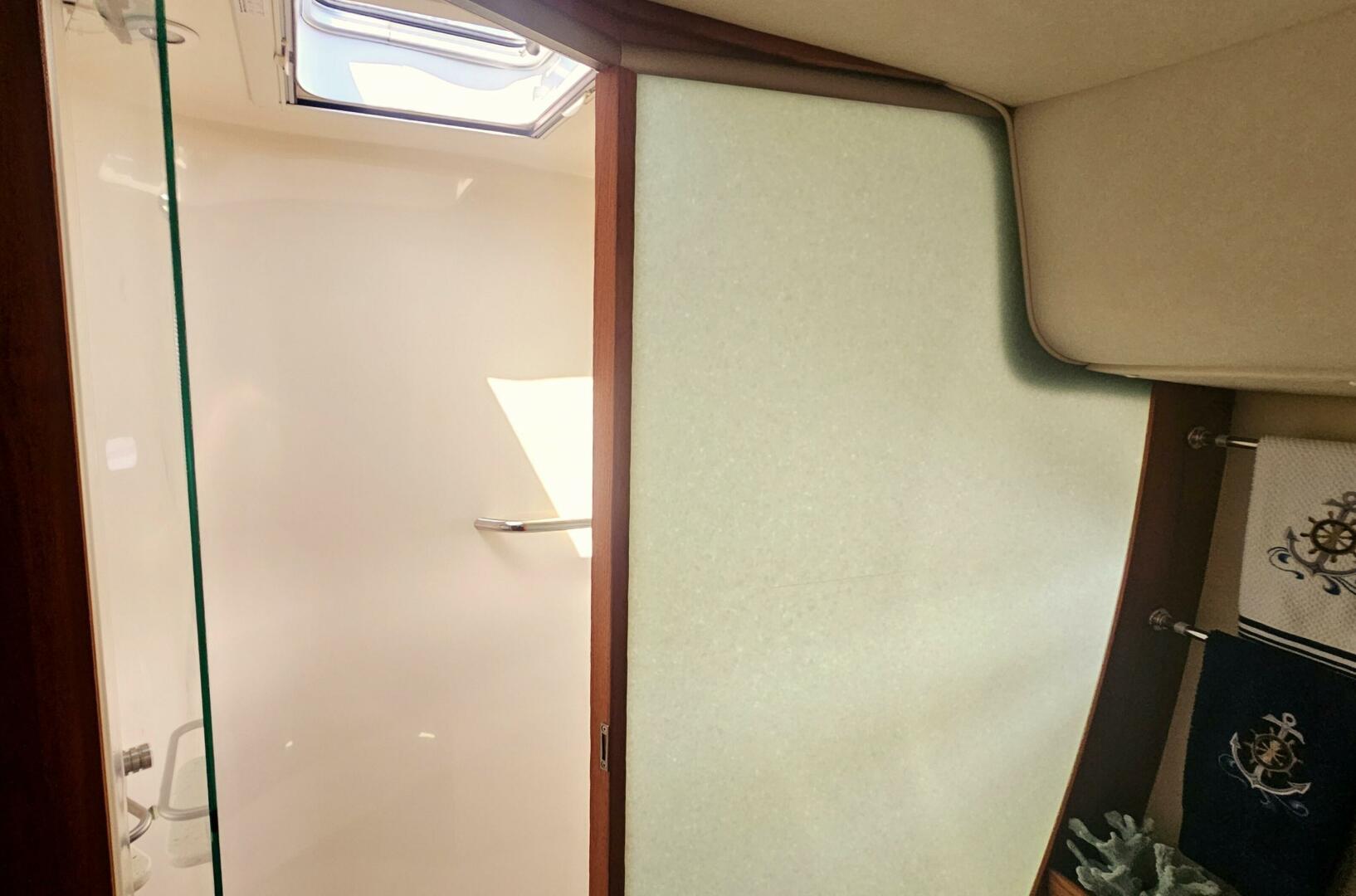 2006 Tiara Yachts 4300 Sovran - Image 23