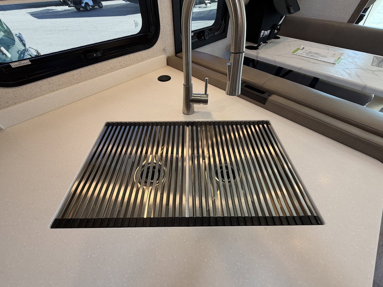 2026 THOR MOTOR COACH PALAZZO 33.5 - Image 17