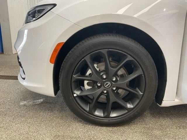 2025 Chrysler Pacifica Limited FWD - Image 20