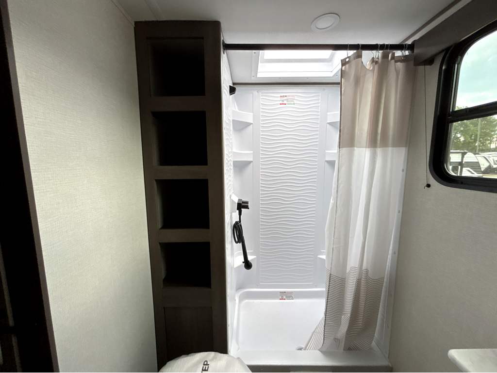 2026 GRAND DESIGN TRANSCEND 26RBX - Image 17