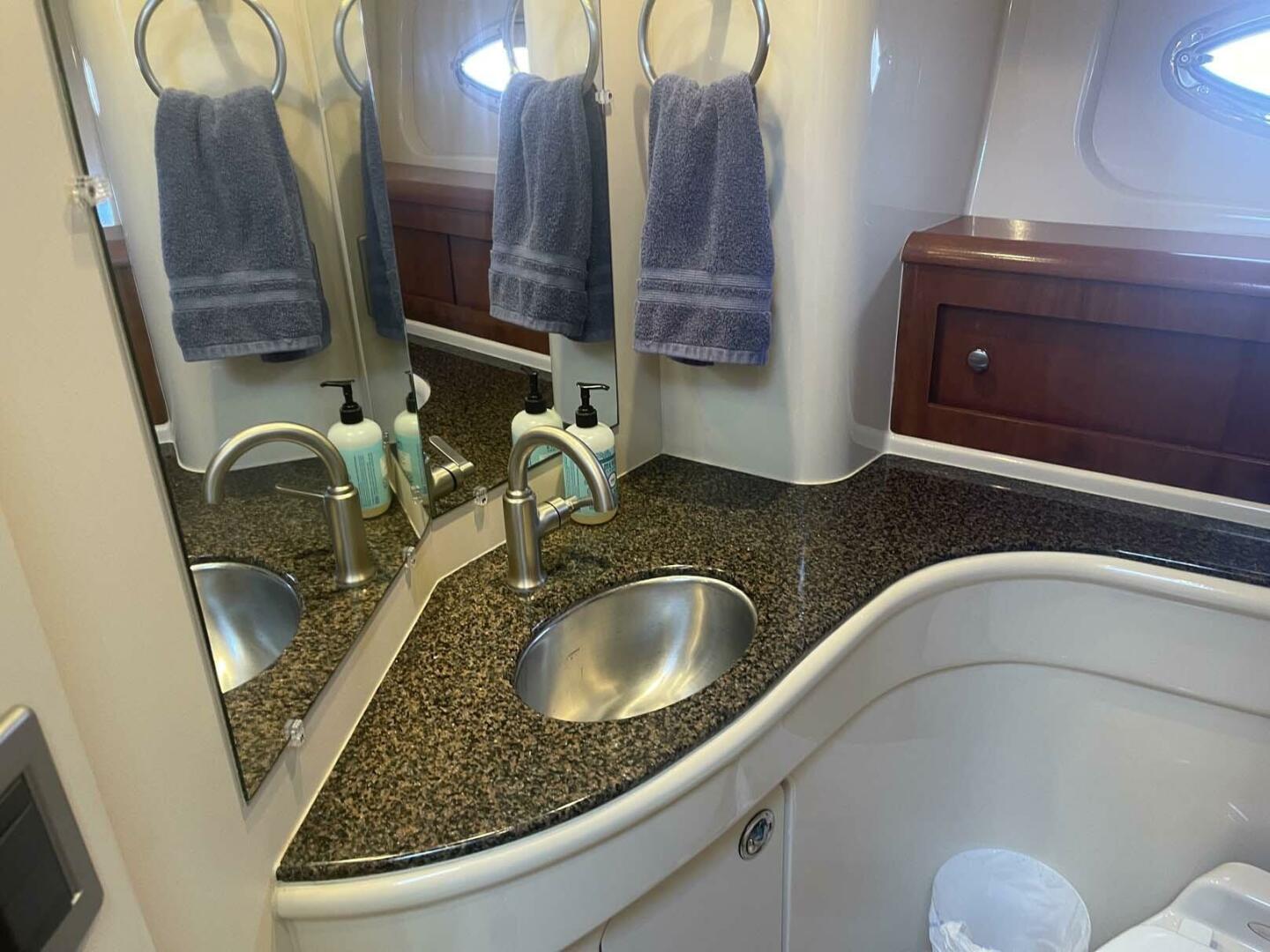 2006 Meridian 411 Sedan - Image 44