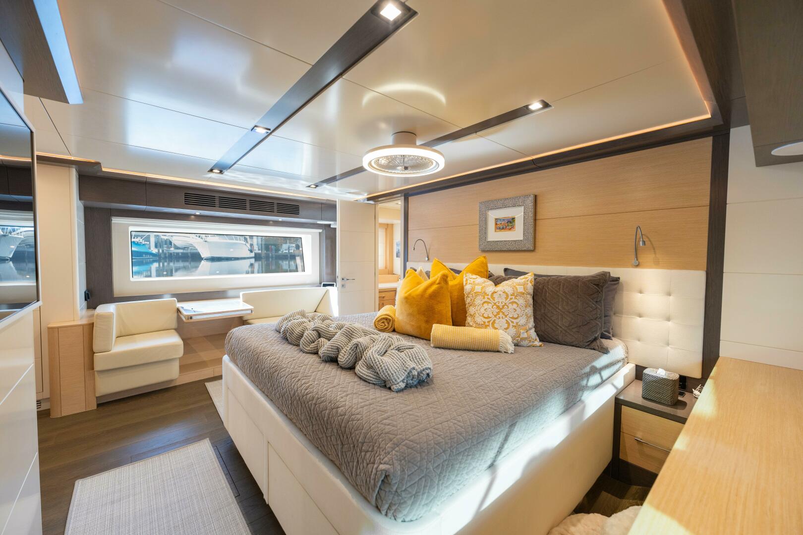 2020 Sirena 64 - Image 23