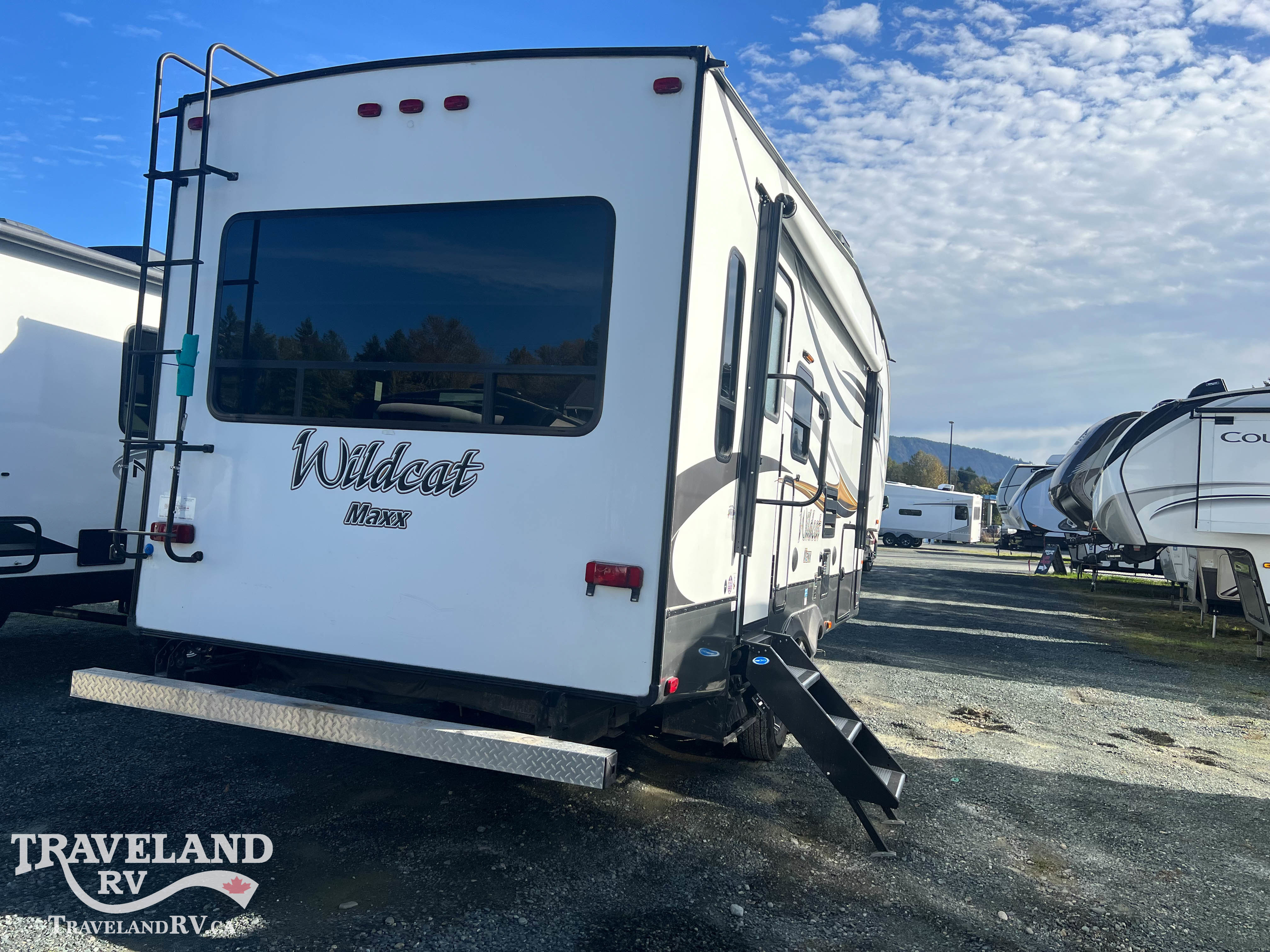 2016 Forest River WILDCAT 242RL - Image 7