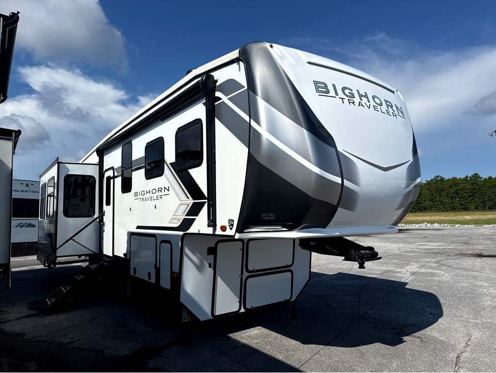 2024 HEARTLAND BIGHORN 32RS - Image 1