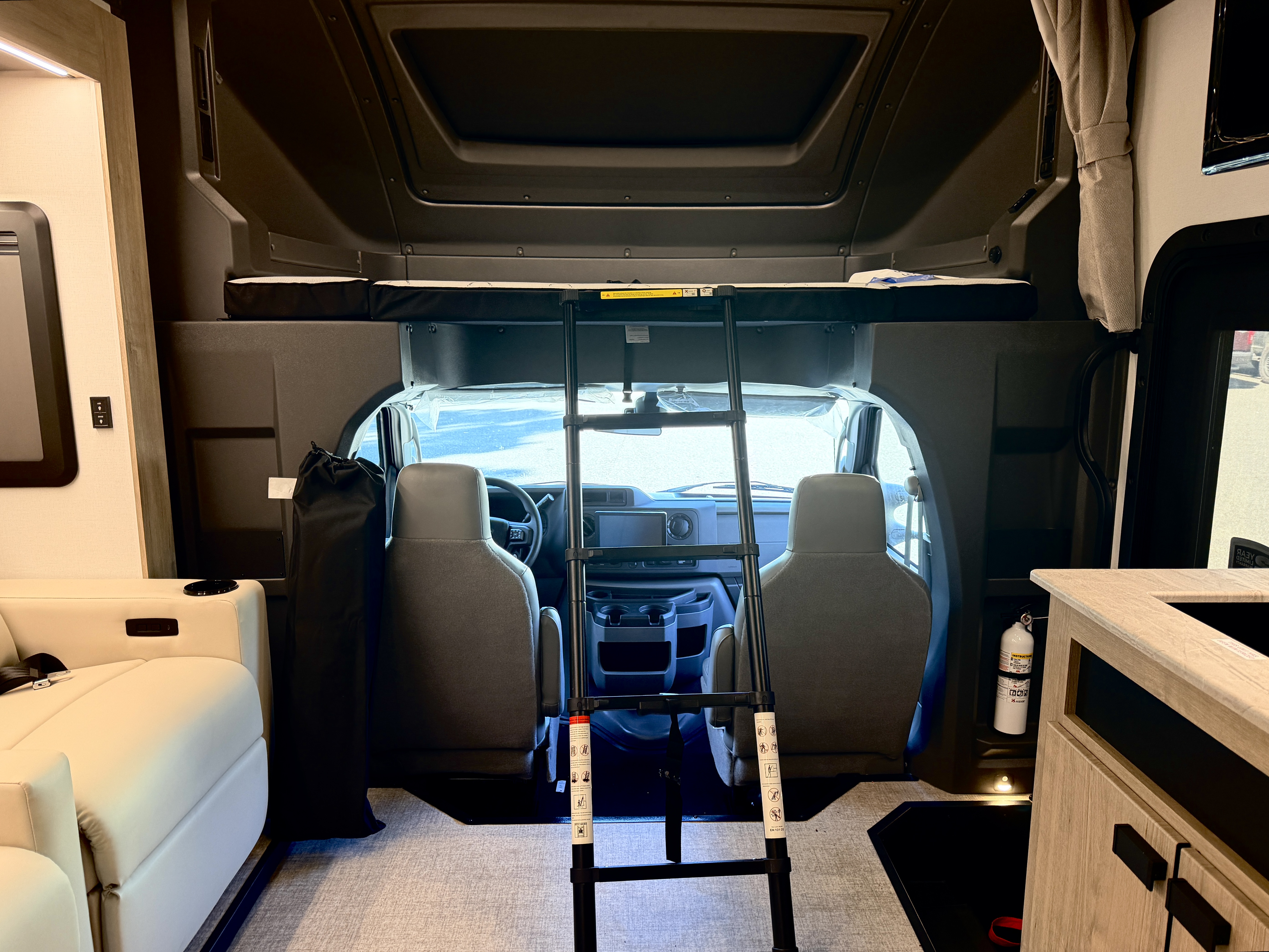 2027 Grand Design LINEAGE SERIES E 30DC - Image 20