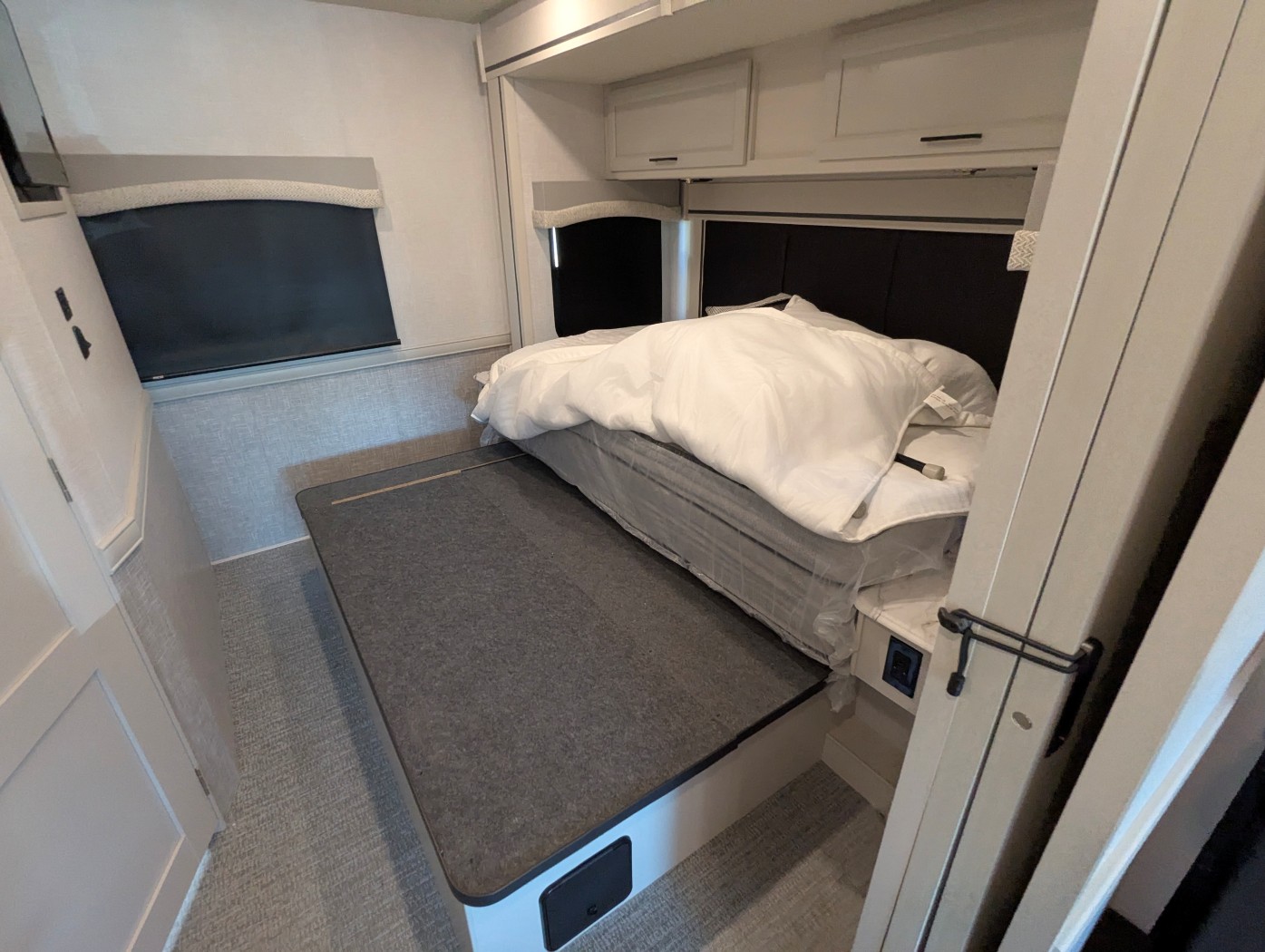 2026 Fleetwood Flair 28A - Image 22