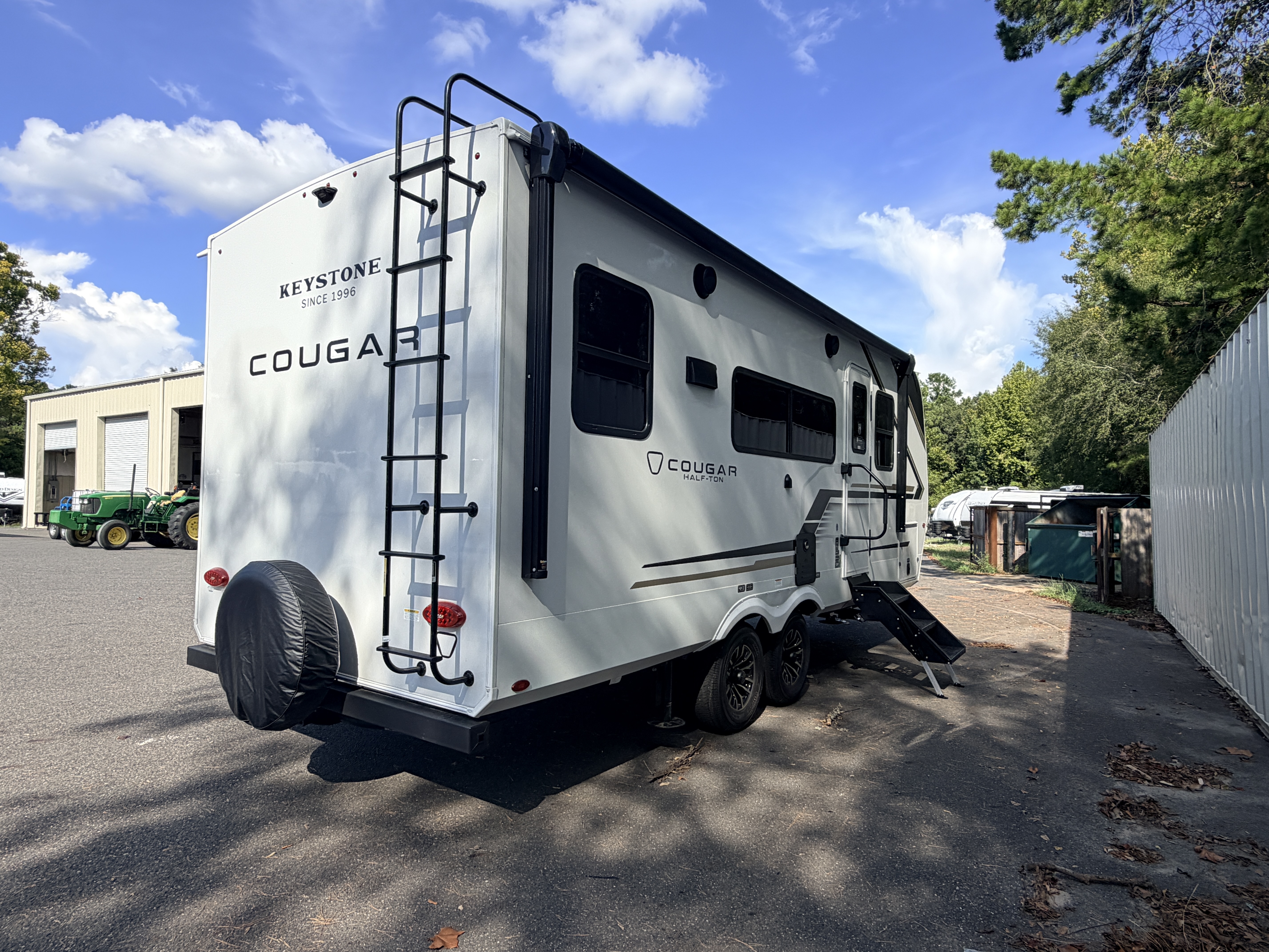 2027 Keystone COUGAR HALF-TON 21LBK - Image 7