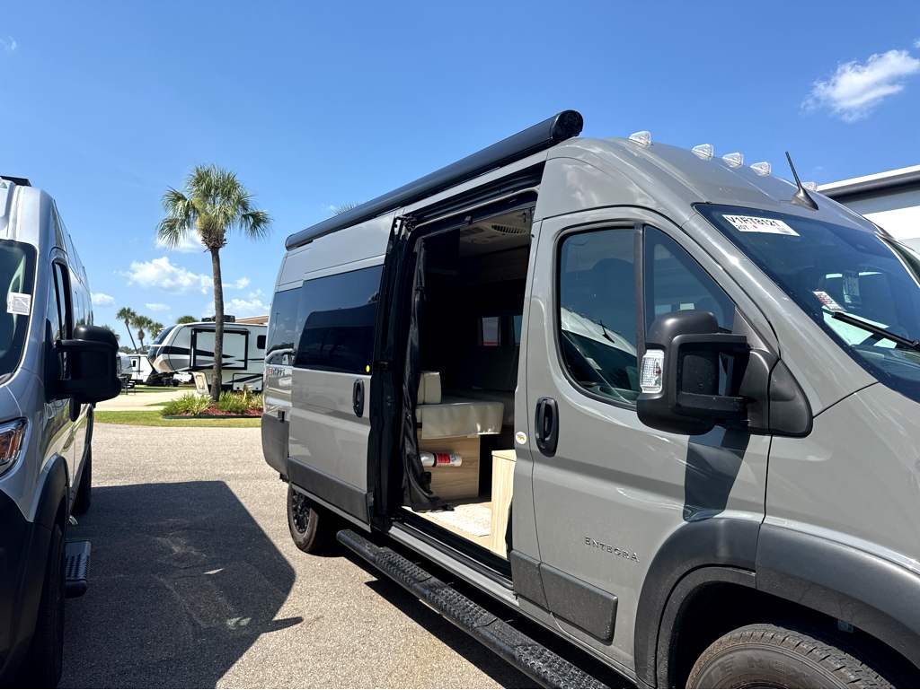 2027 ENTEGRA COACH ETHOS 20T - Image 1