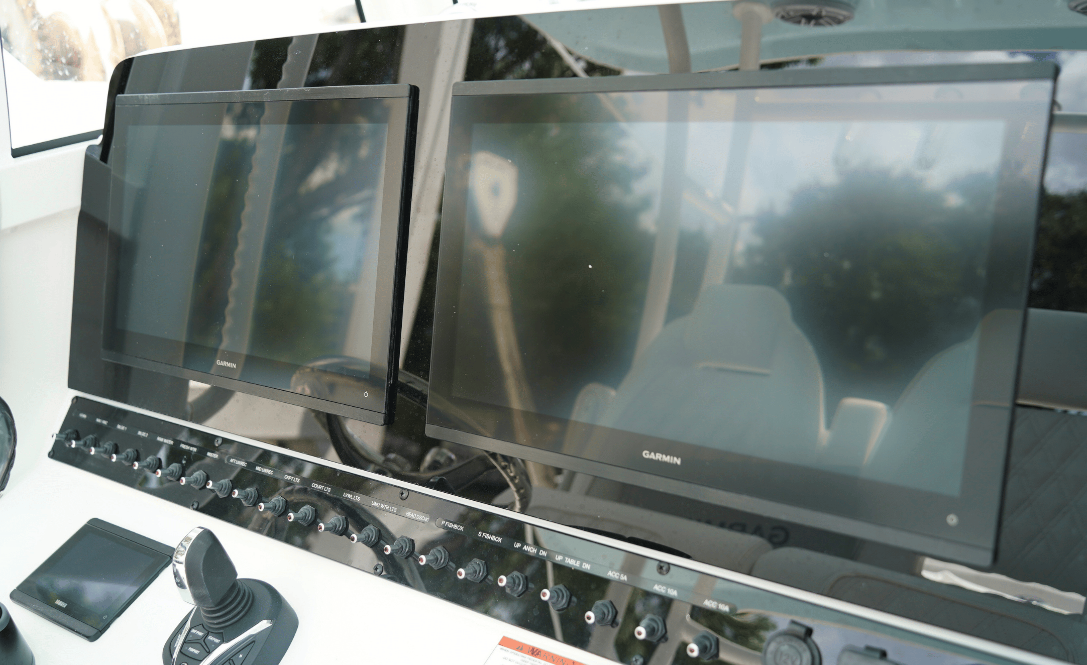 2027 SEA HUNT ULTRA 305SE - Image 42