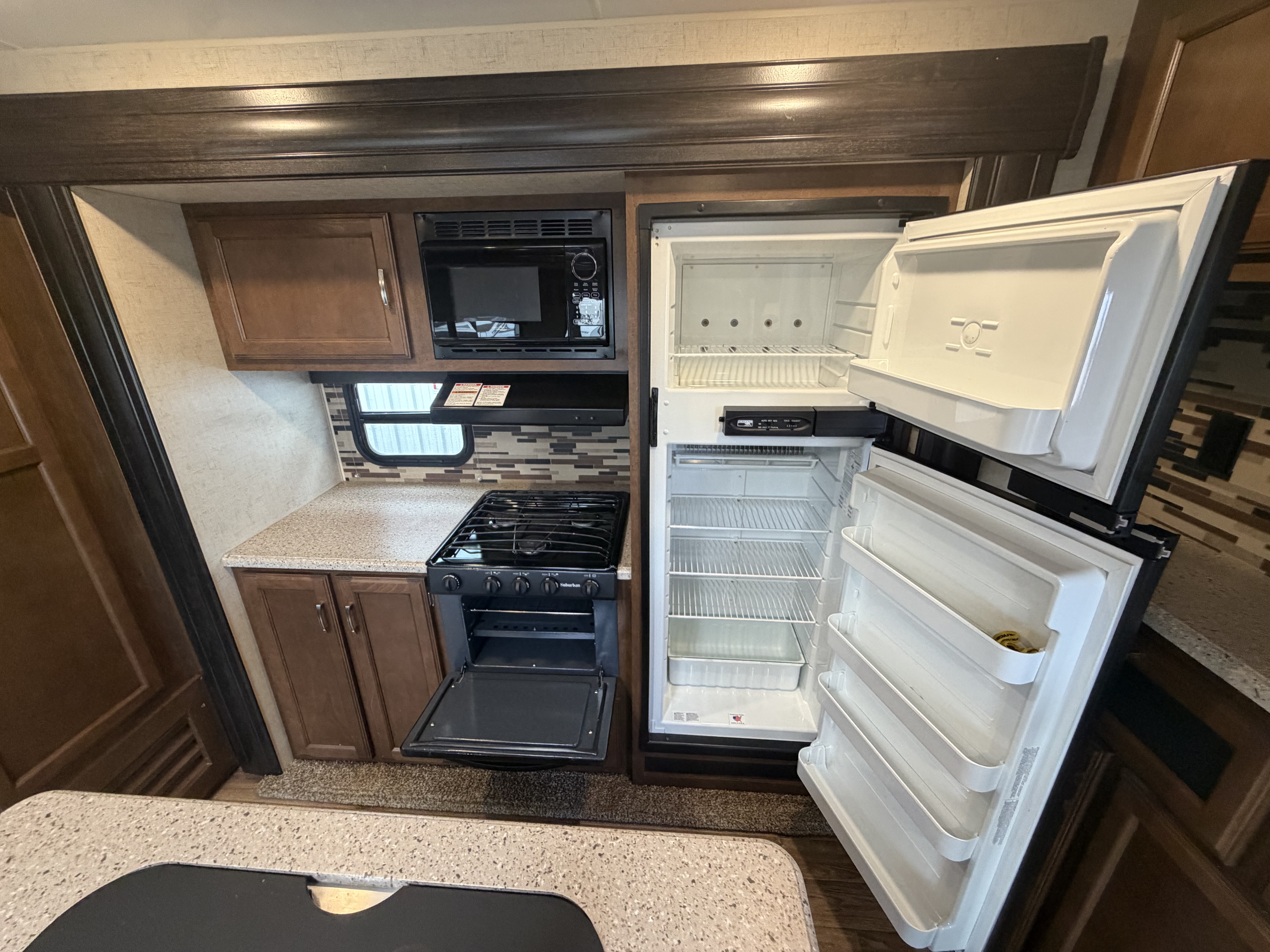 2018 VENTURE RV SPORT TREK 327 VIK - Image 10