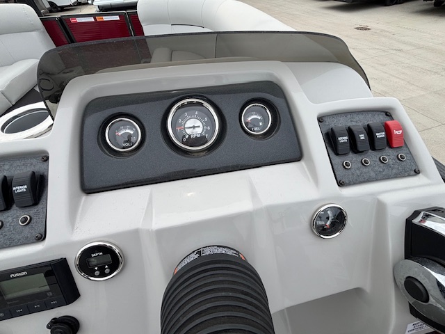 2022 CREST CLASSIC LX 220L - Image 23