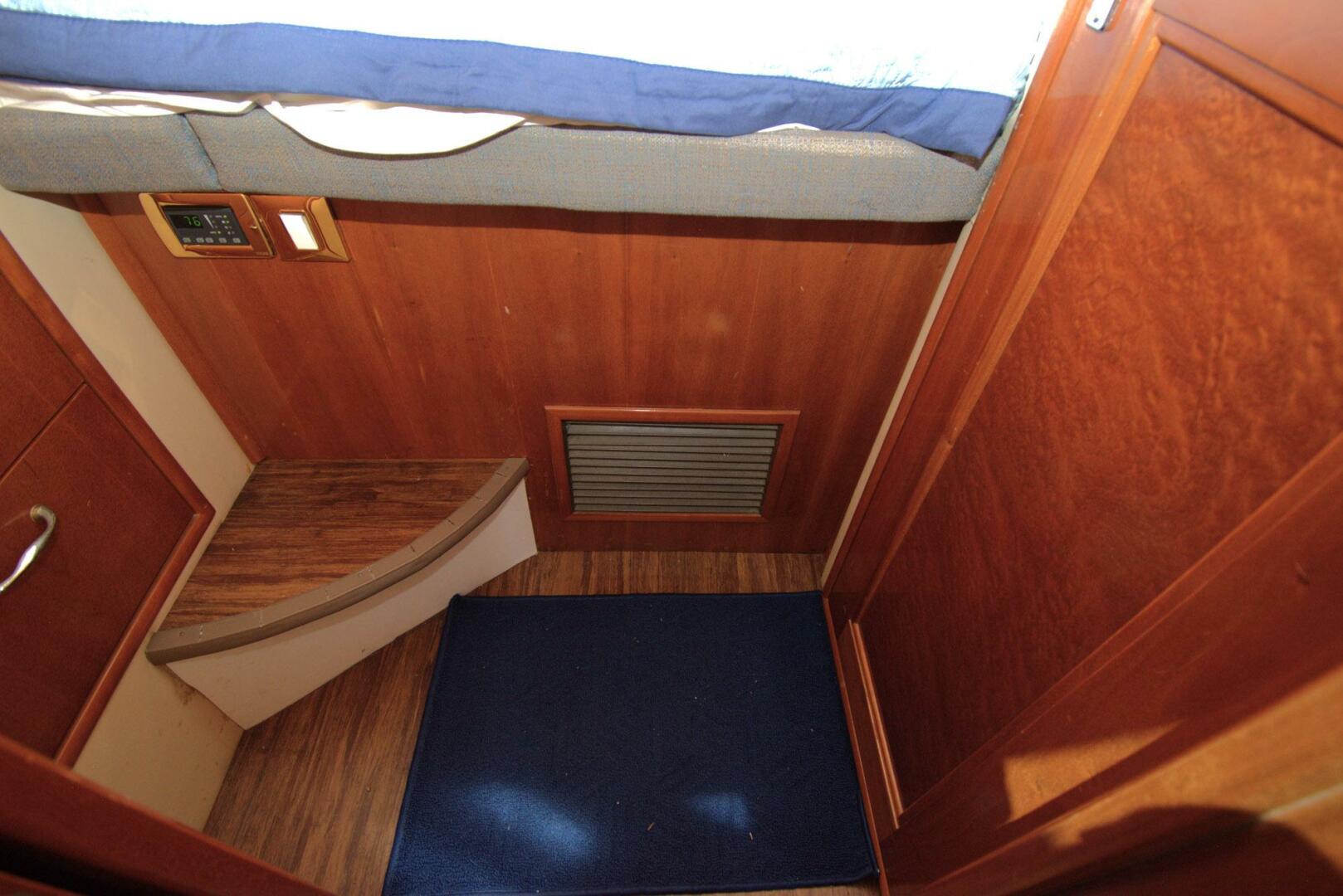 2005 Carver 444 Cockpit Motor Yacht - Image 39