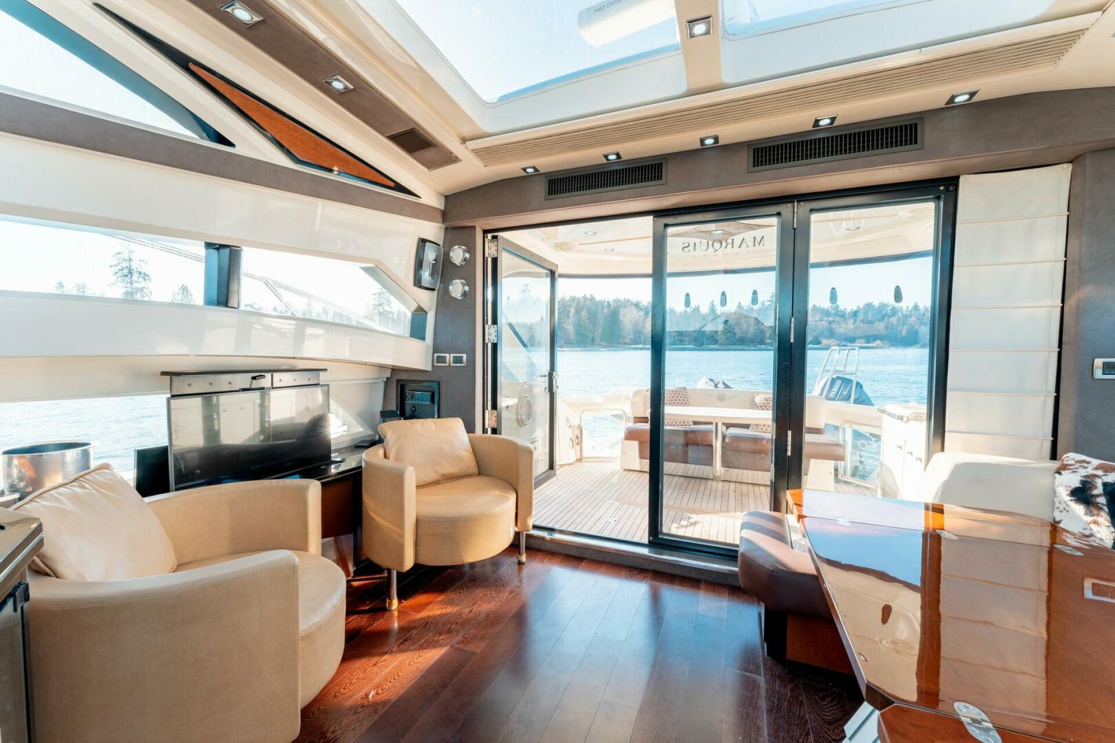 2009 Marquis - Image 31