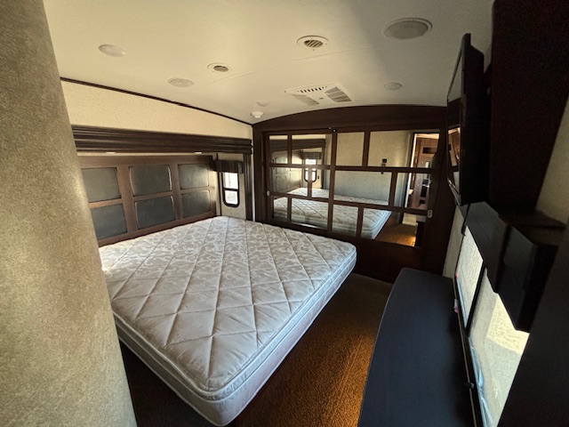 2018 Jayco North Point 379DBFS - Image 55