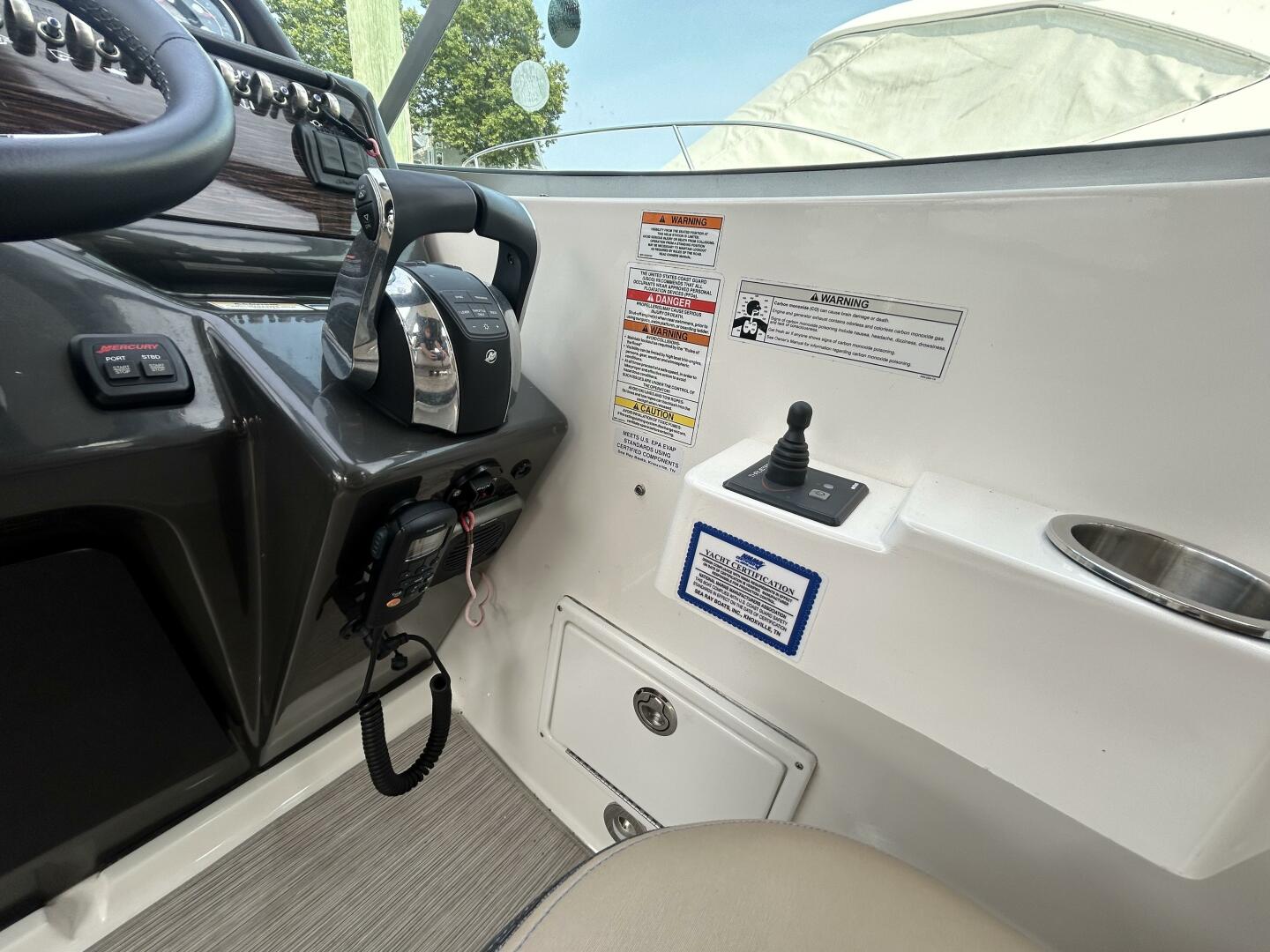 2016 Sea Ray 310 Sundancer - Image 9