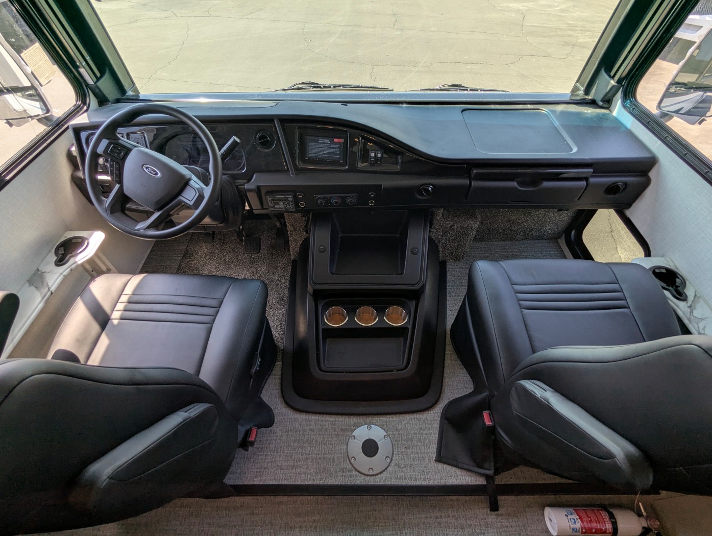 2026 Fleetwood Flair 29M - Image 11