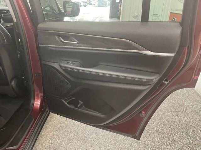 2024 Jeep Grand-Cherokee-L Laredo Altitude 4x4 - Image 25