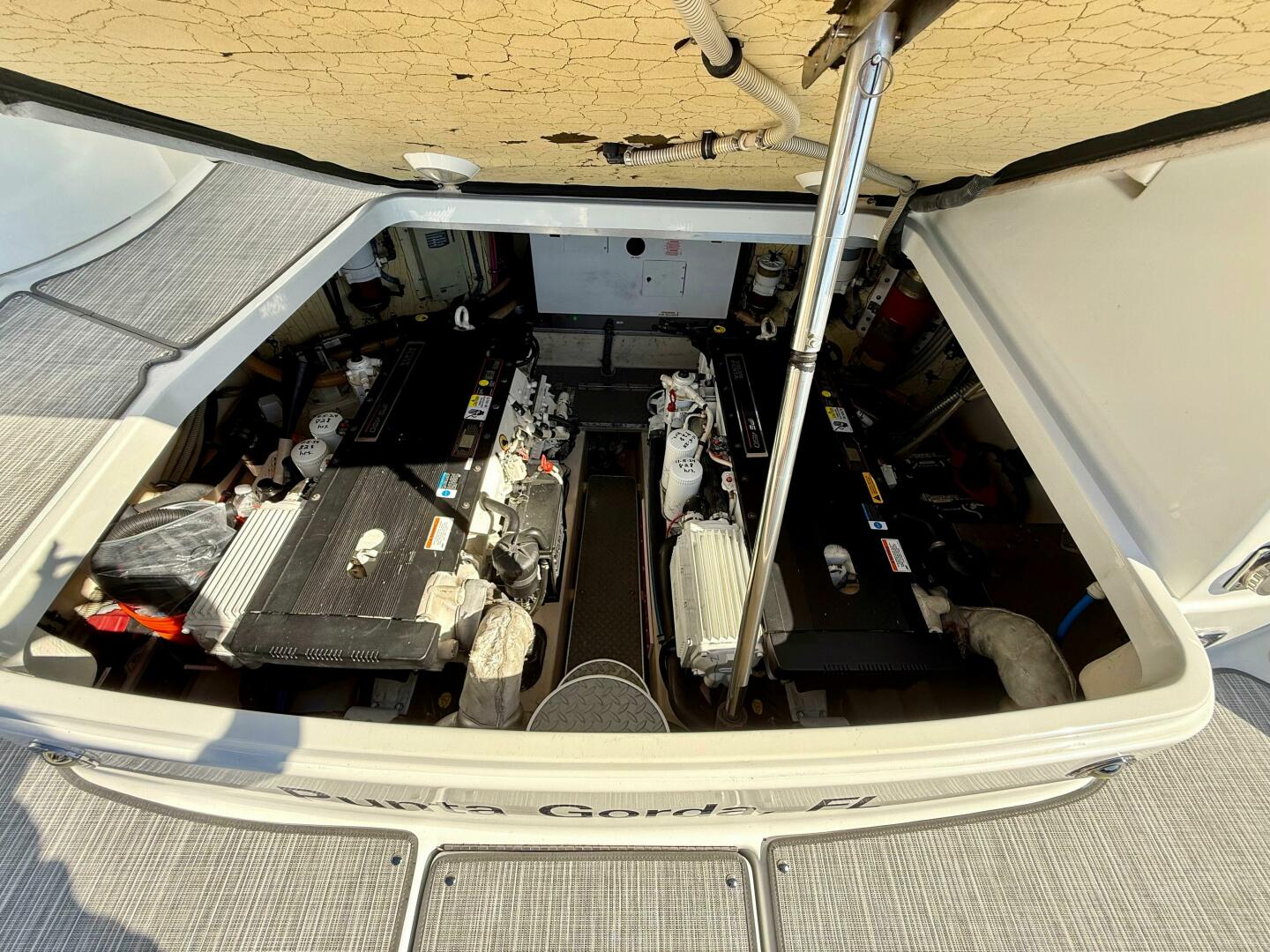 2008 Formula 37 Performance Cruiser - Image 23