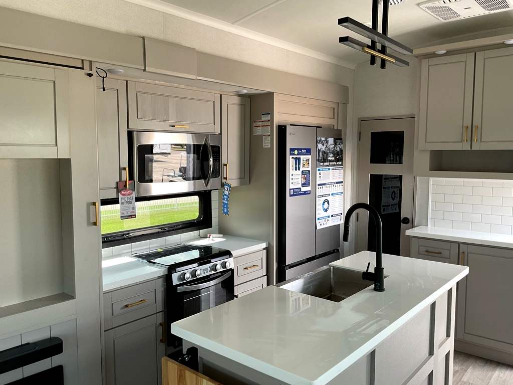 2027 JAYCO NORTH POINT 310RLTS - Image 18