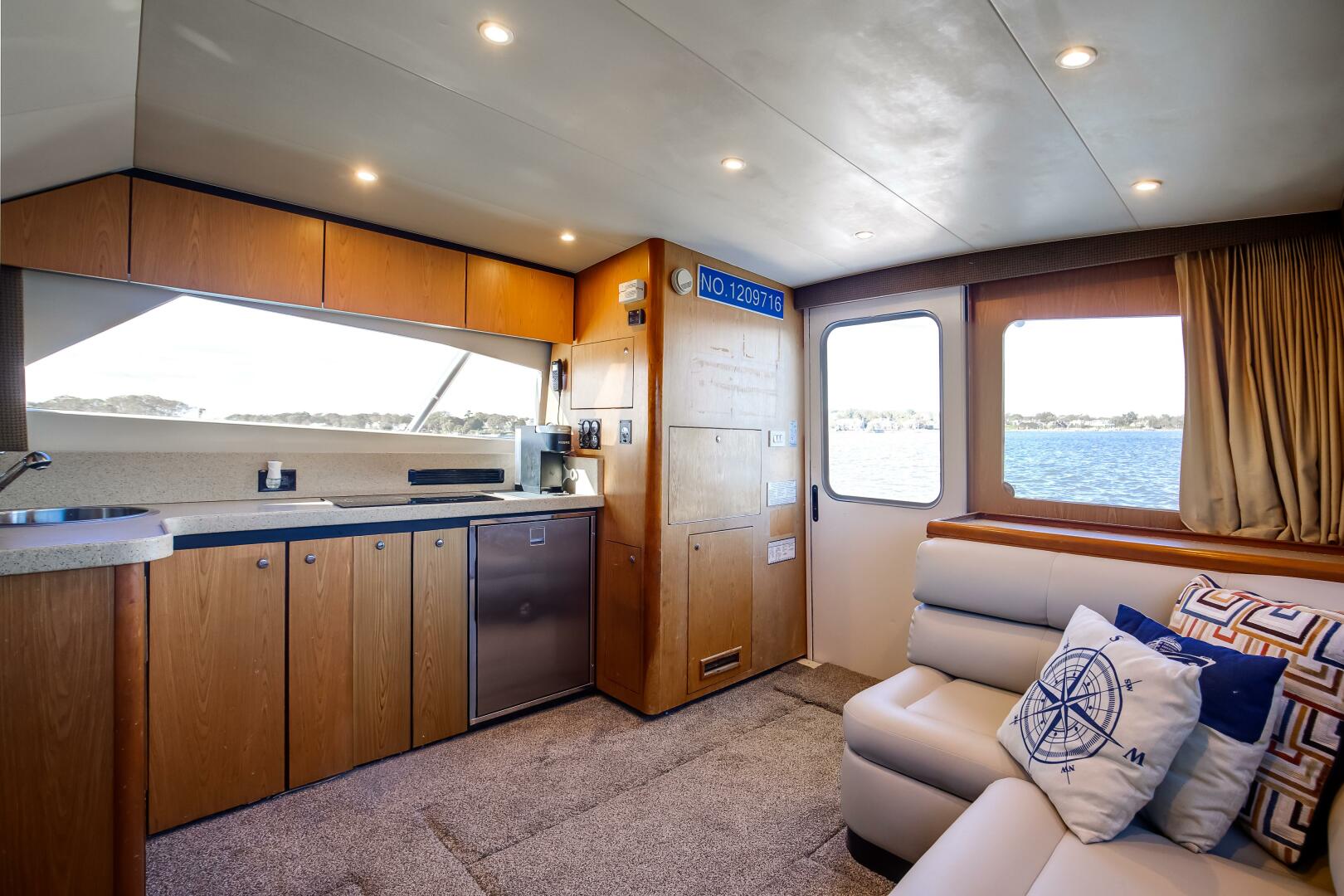 2007 Luhrs 36 Convertible - Image 10