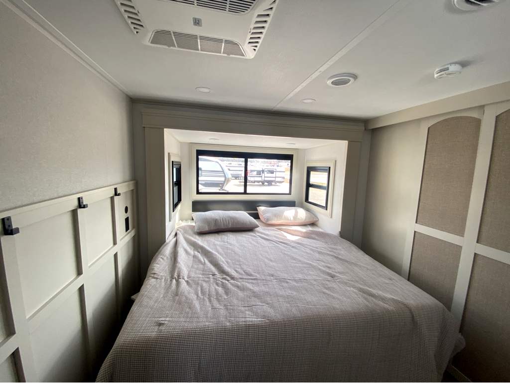 2026 GRAND DESIGN SOLITUDE 414LJMJ - Image 33