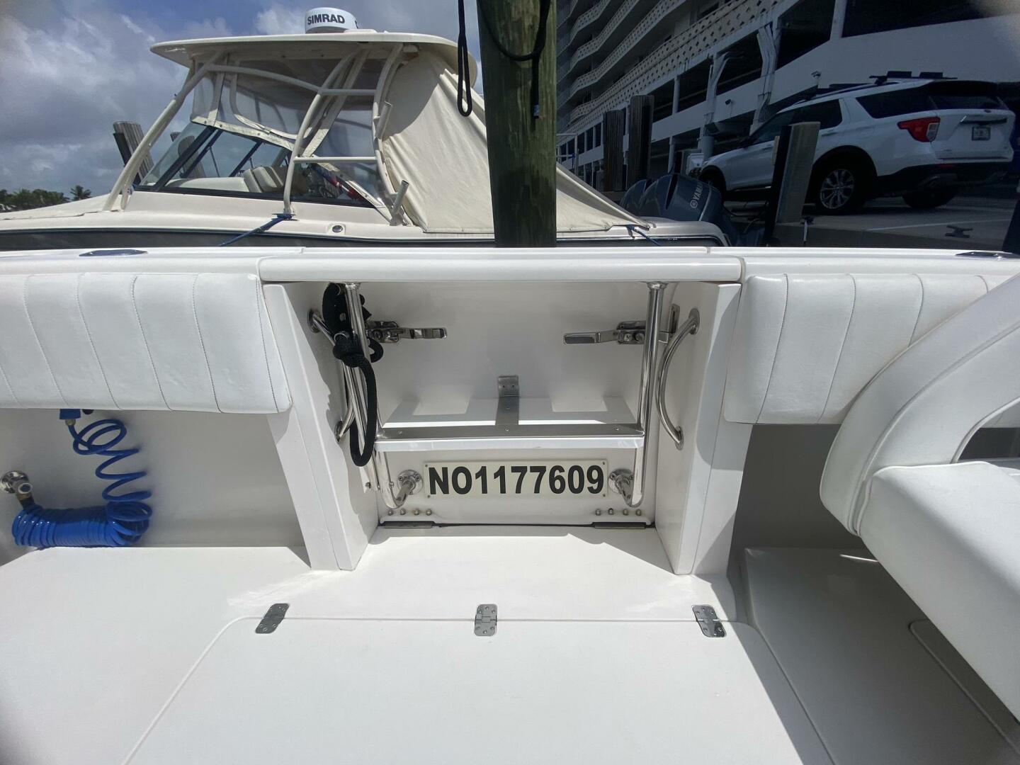 2006 Intrepid 370 - Image 28