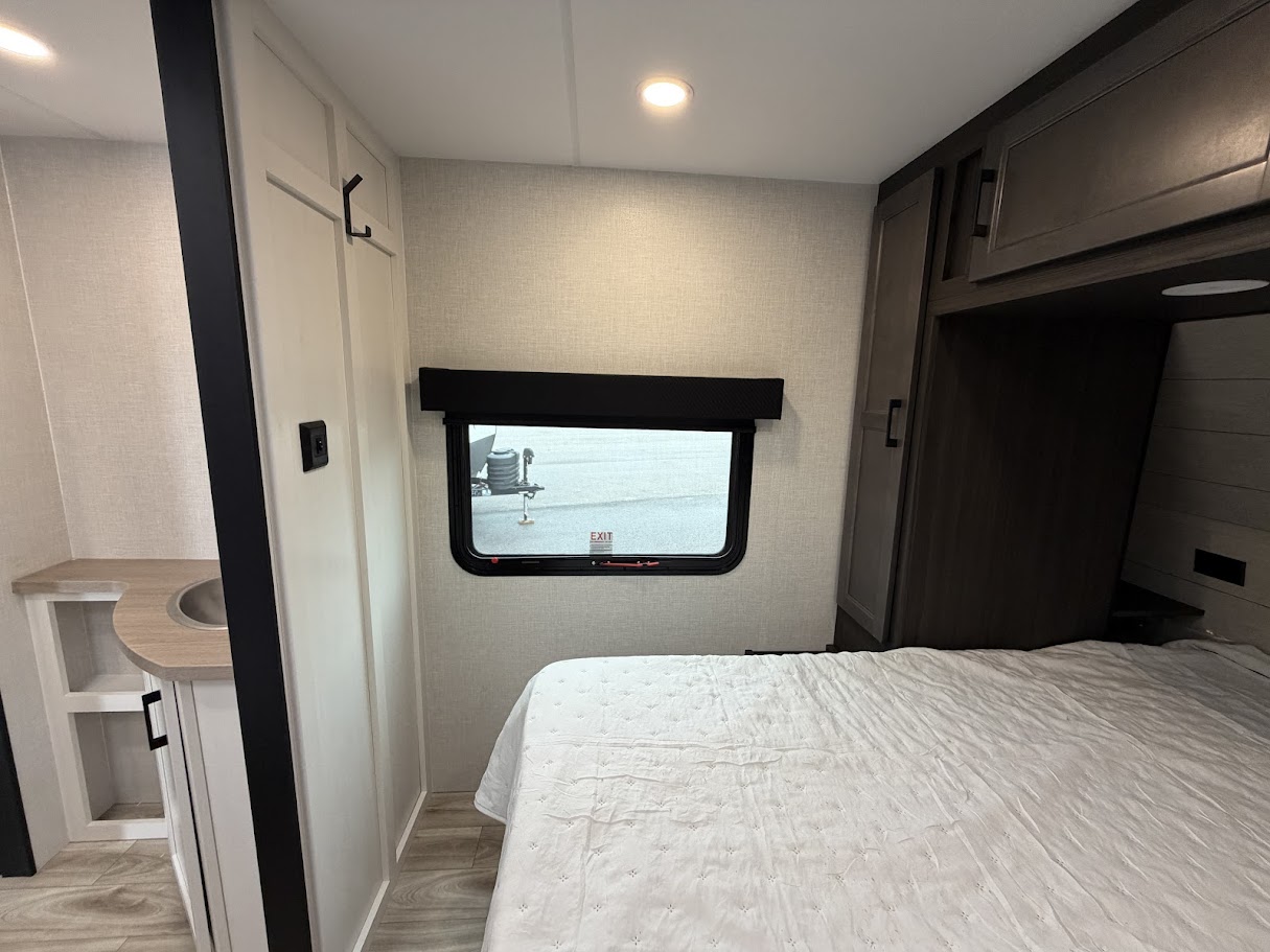 2026 VENTURE RV SPORTTREK STINGER 232VRL - Image 44