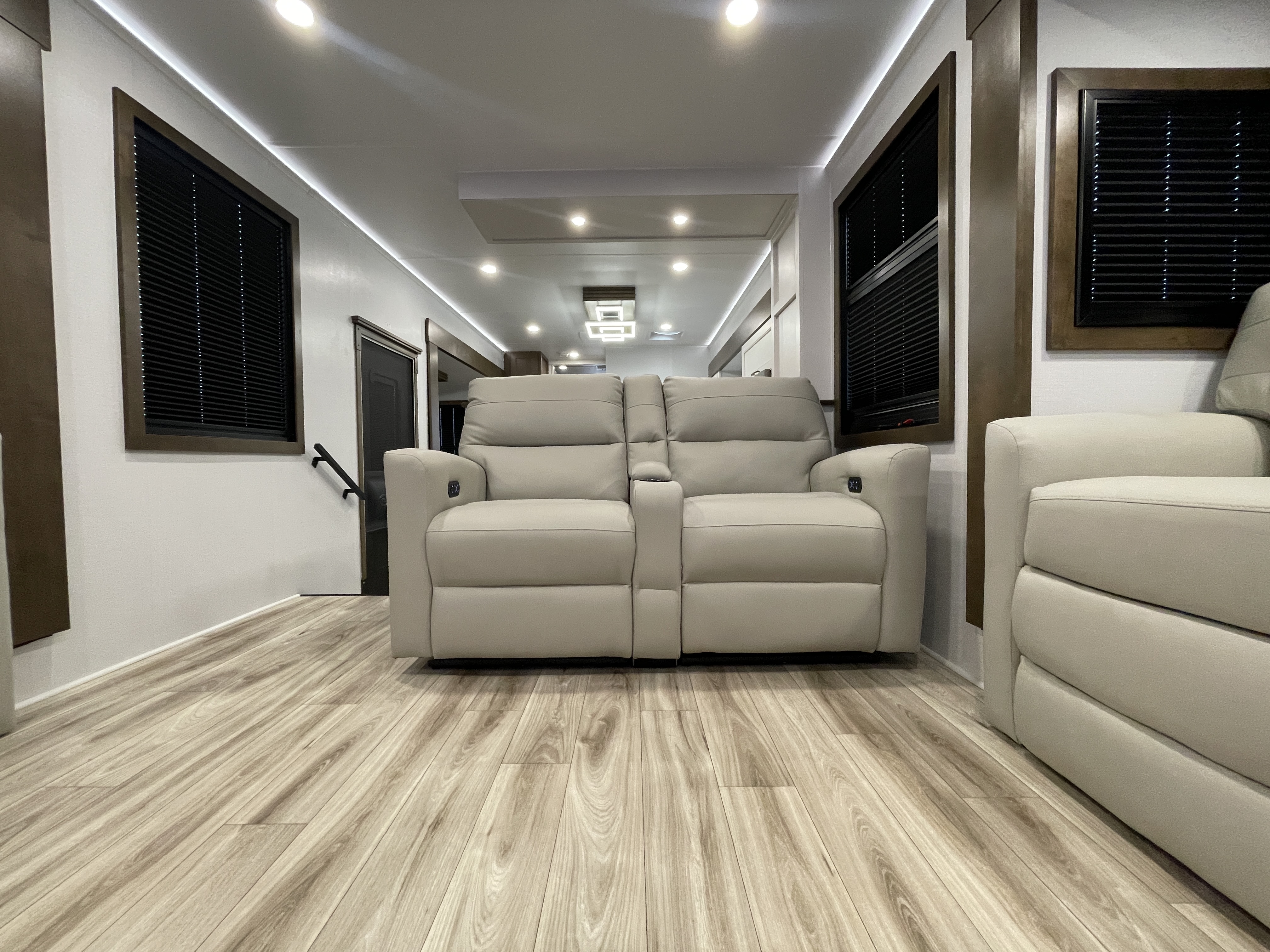 2027 Keystone Montana 3800FL - Image 31