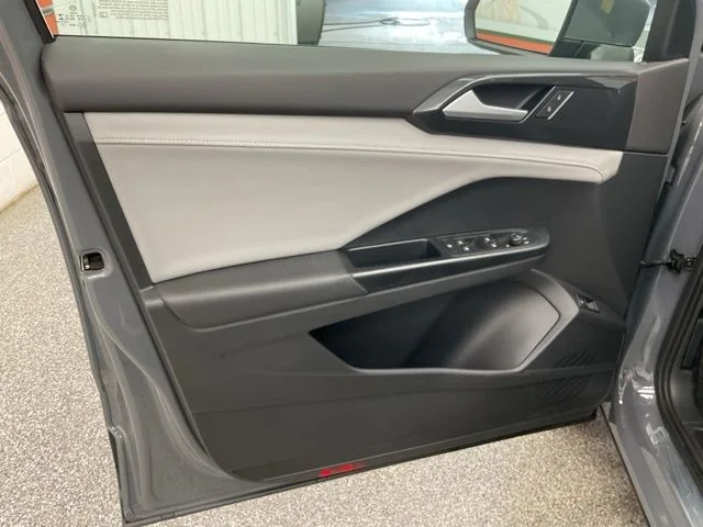 2022 Volkswagen Taos Utility 4D SEL 2WD - Image 11