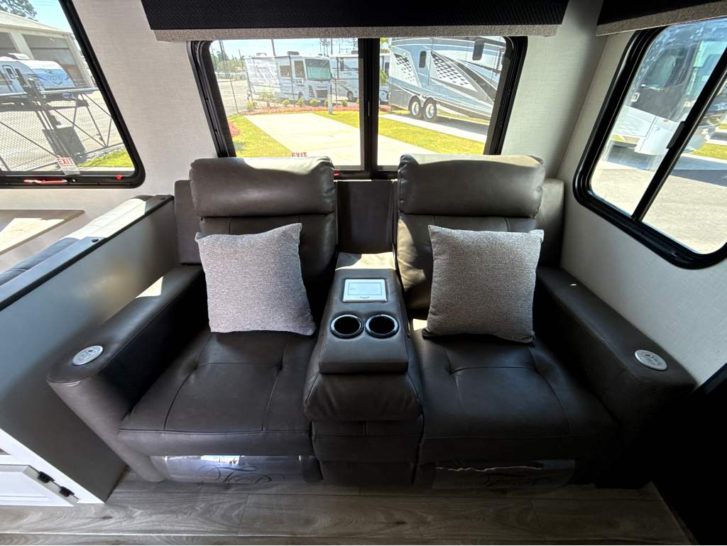 2026 VENTURE RV SPORTTREK 272VRK - Image 18