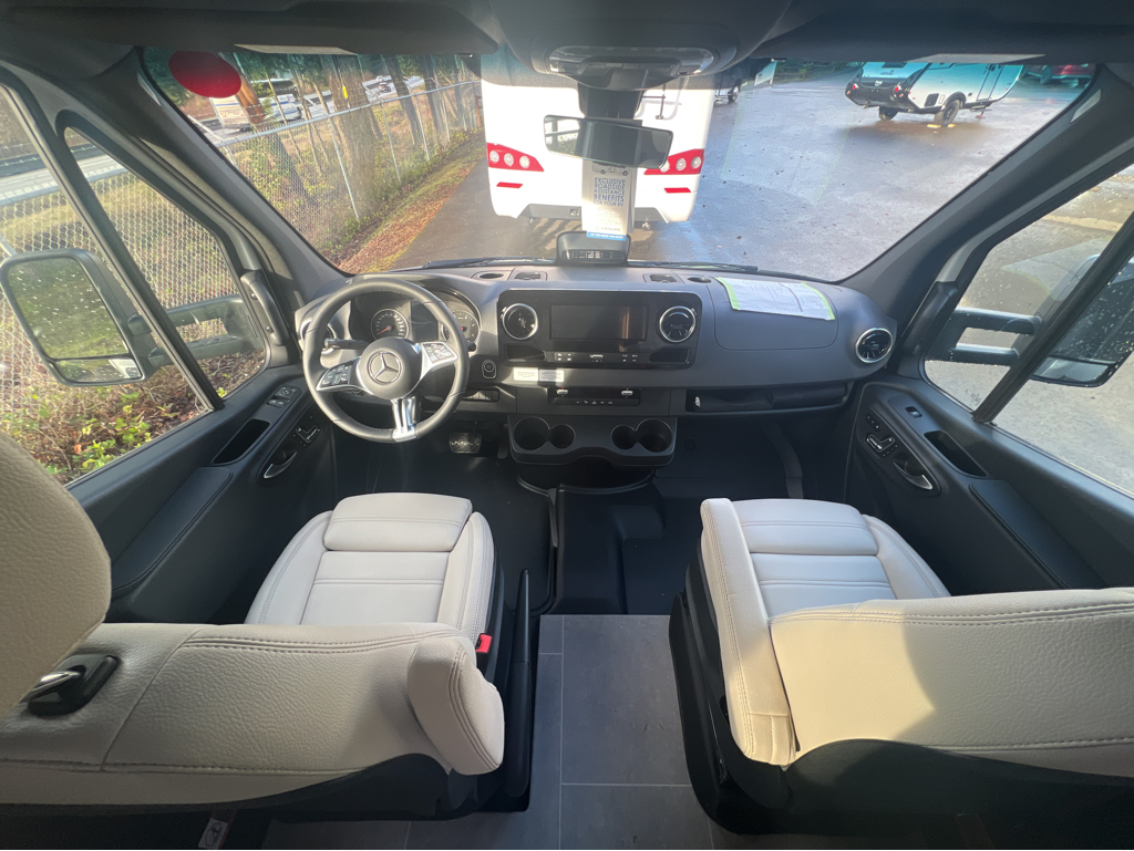 2026 Leisure Travel Unity U24RL - Image 14
